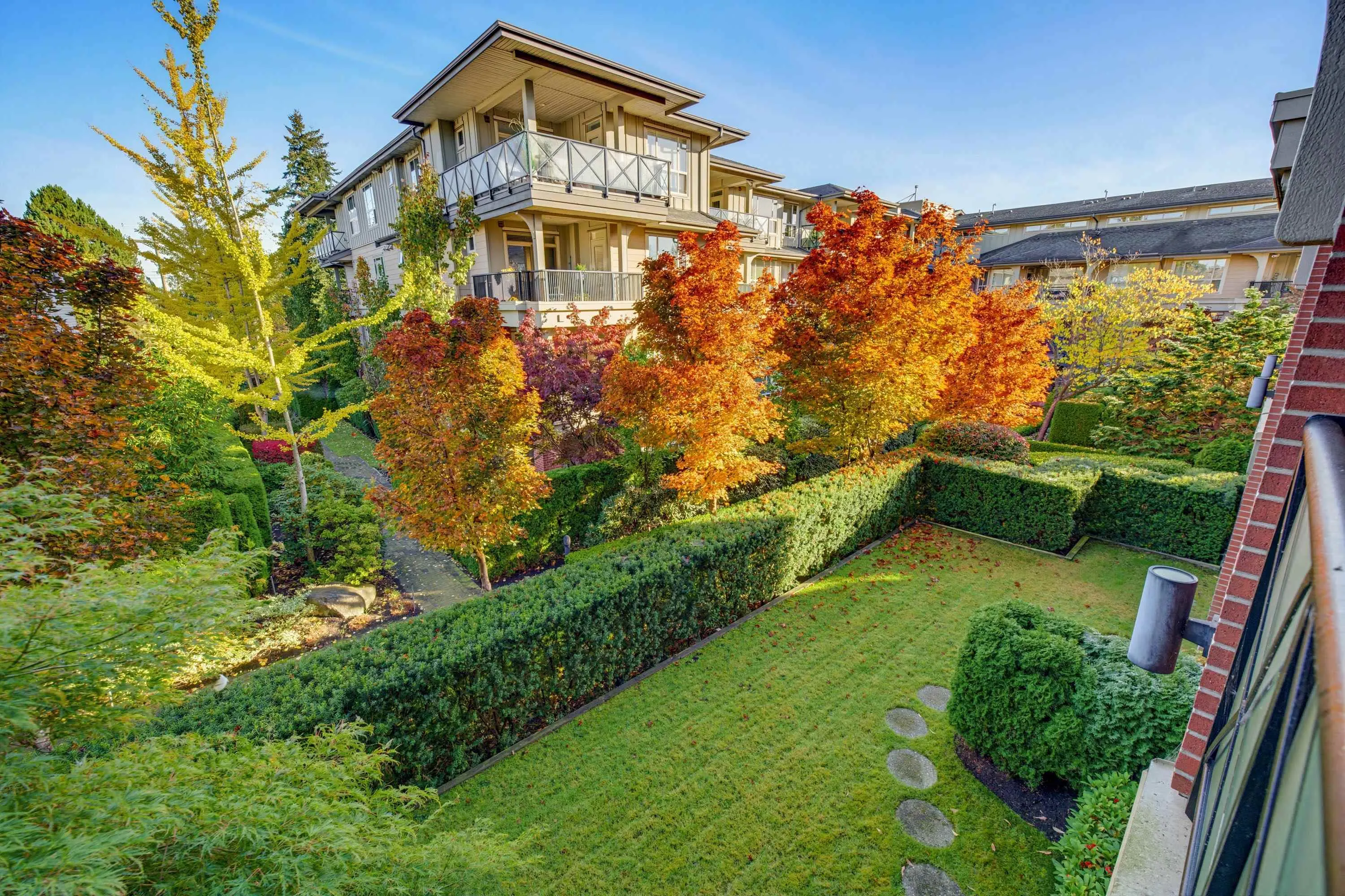 15357 17a Avenue #202