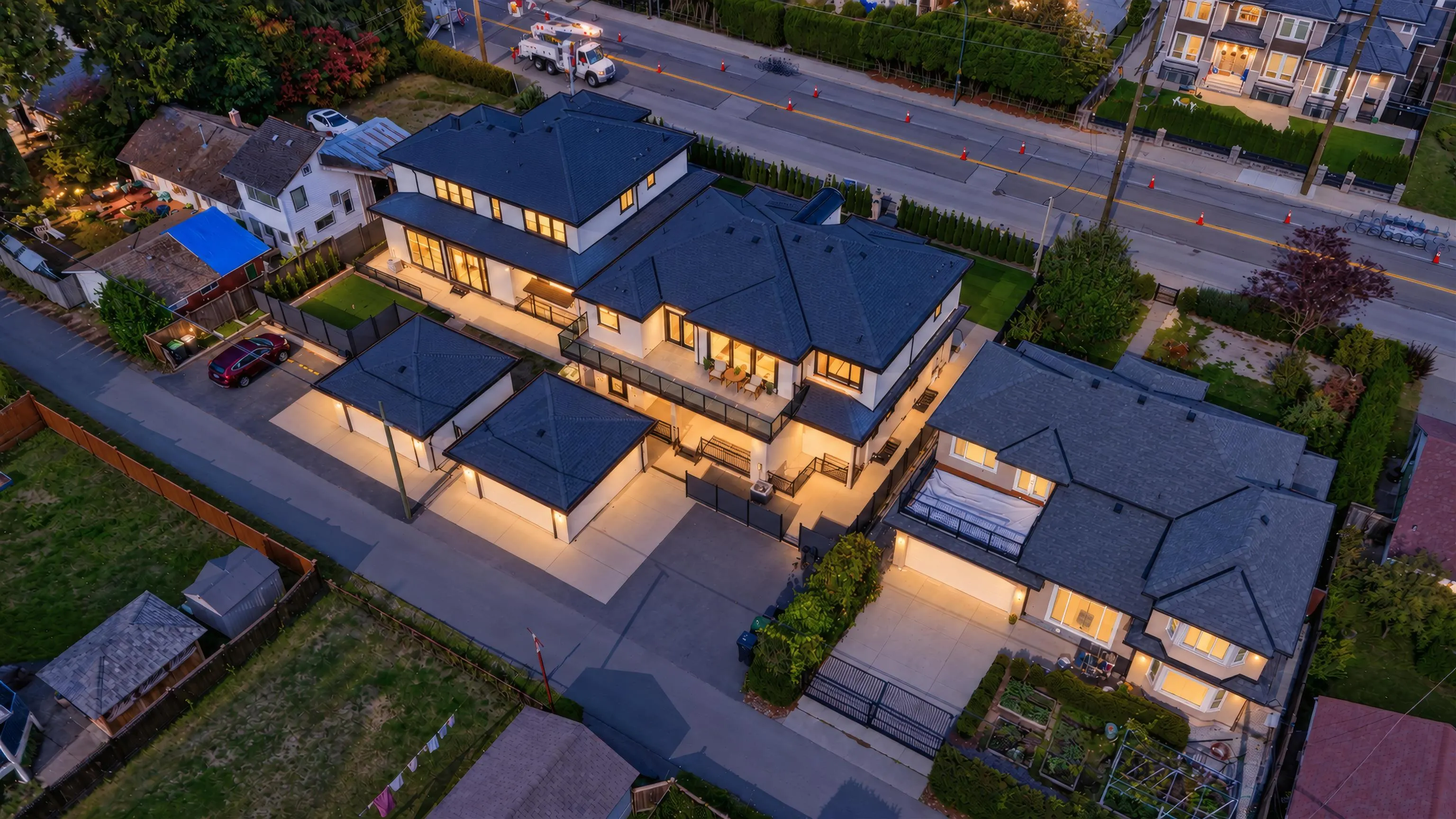 1100 Como Lake Avenue