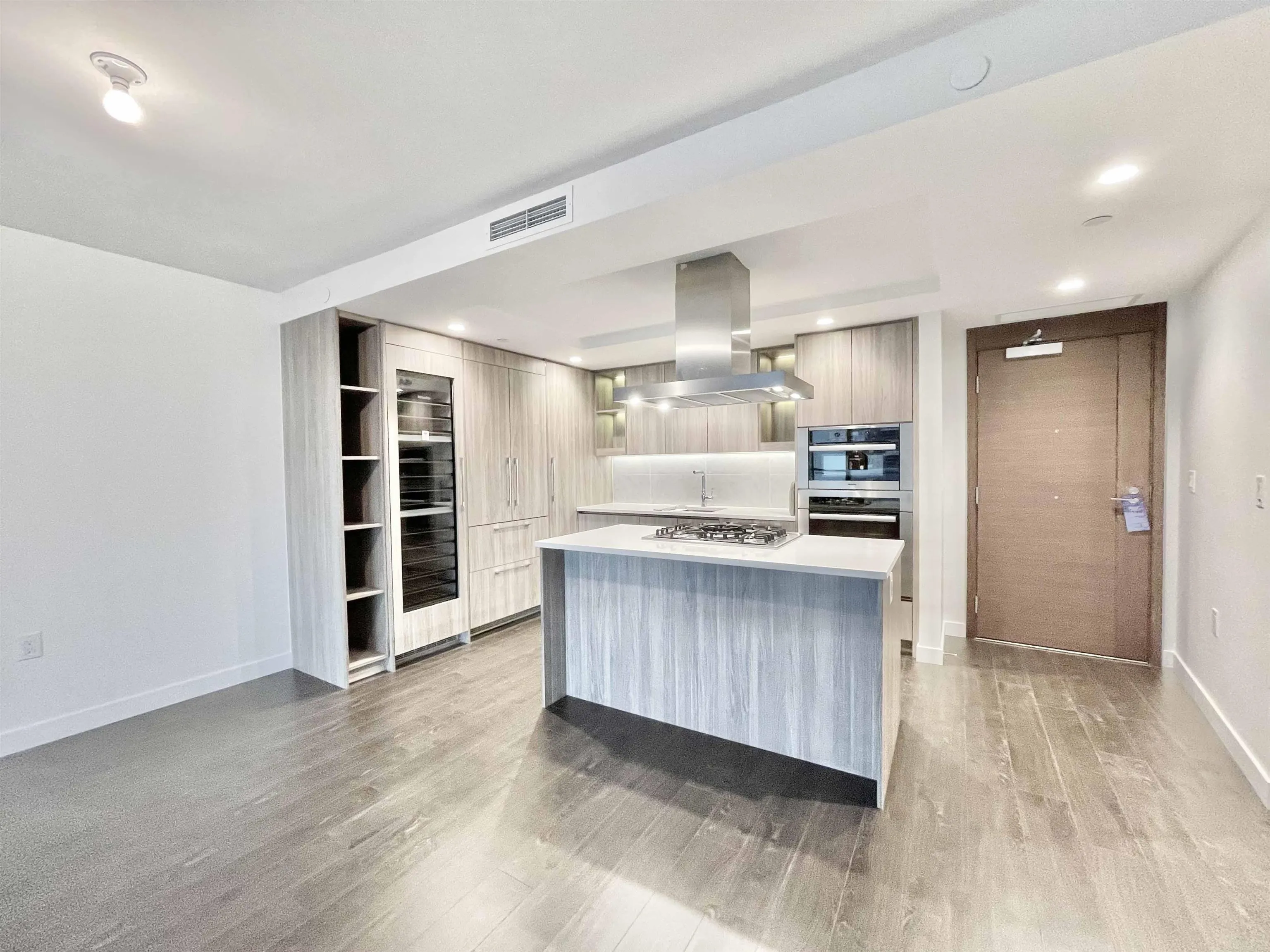 1768 Cook Street #909