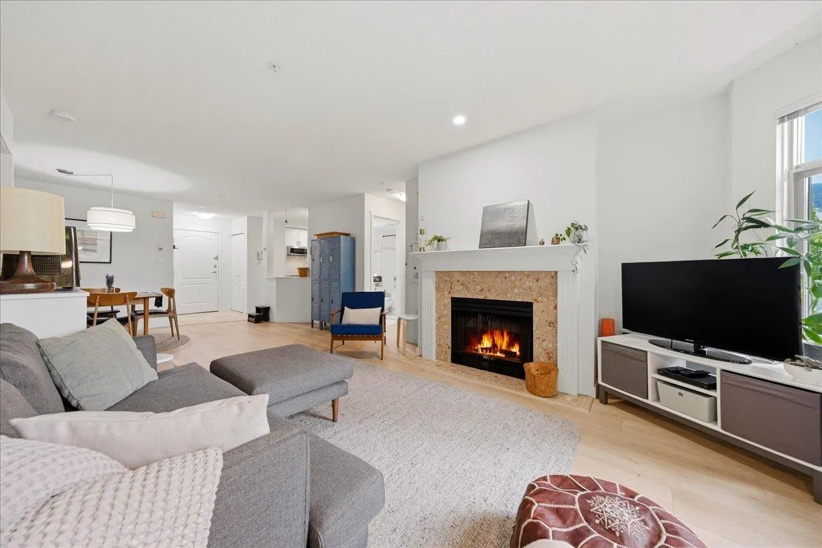 2059 Chesterfield Avenue #411