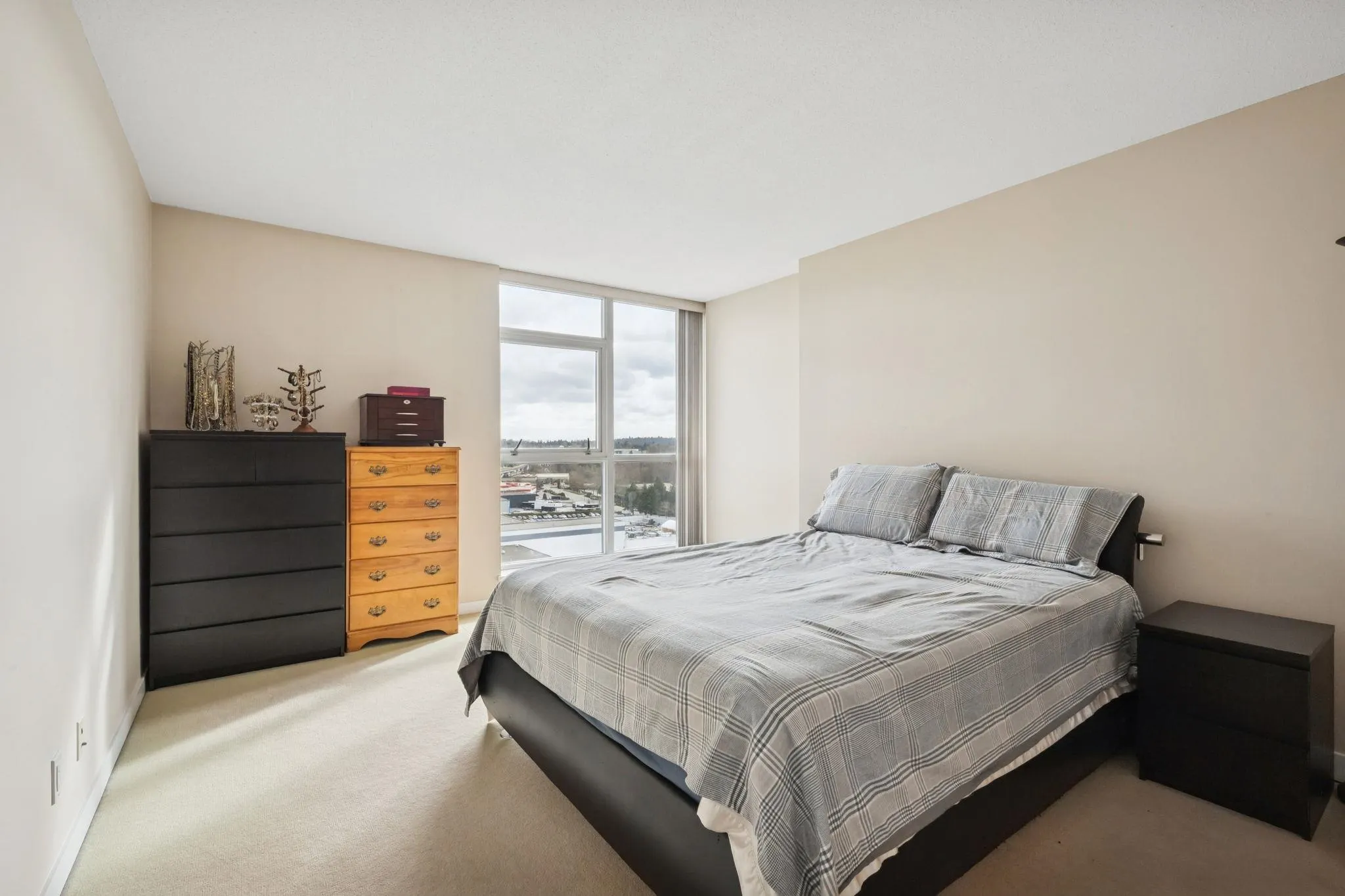 2225 Holdom Avenue #1402