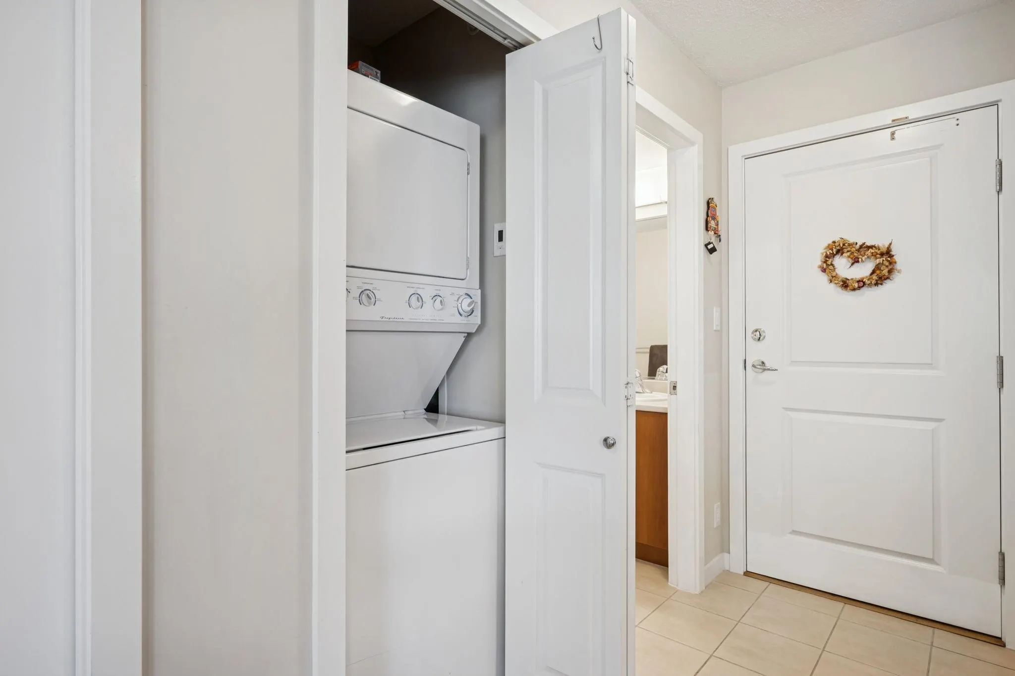2225 Holdom Avenue #1402
