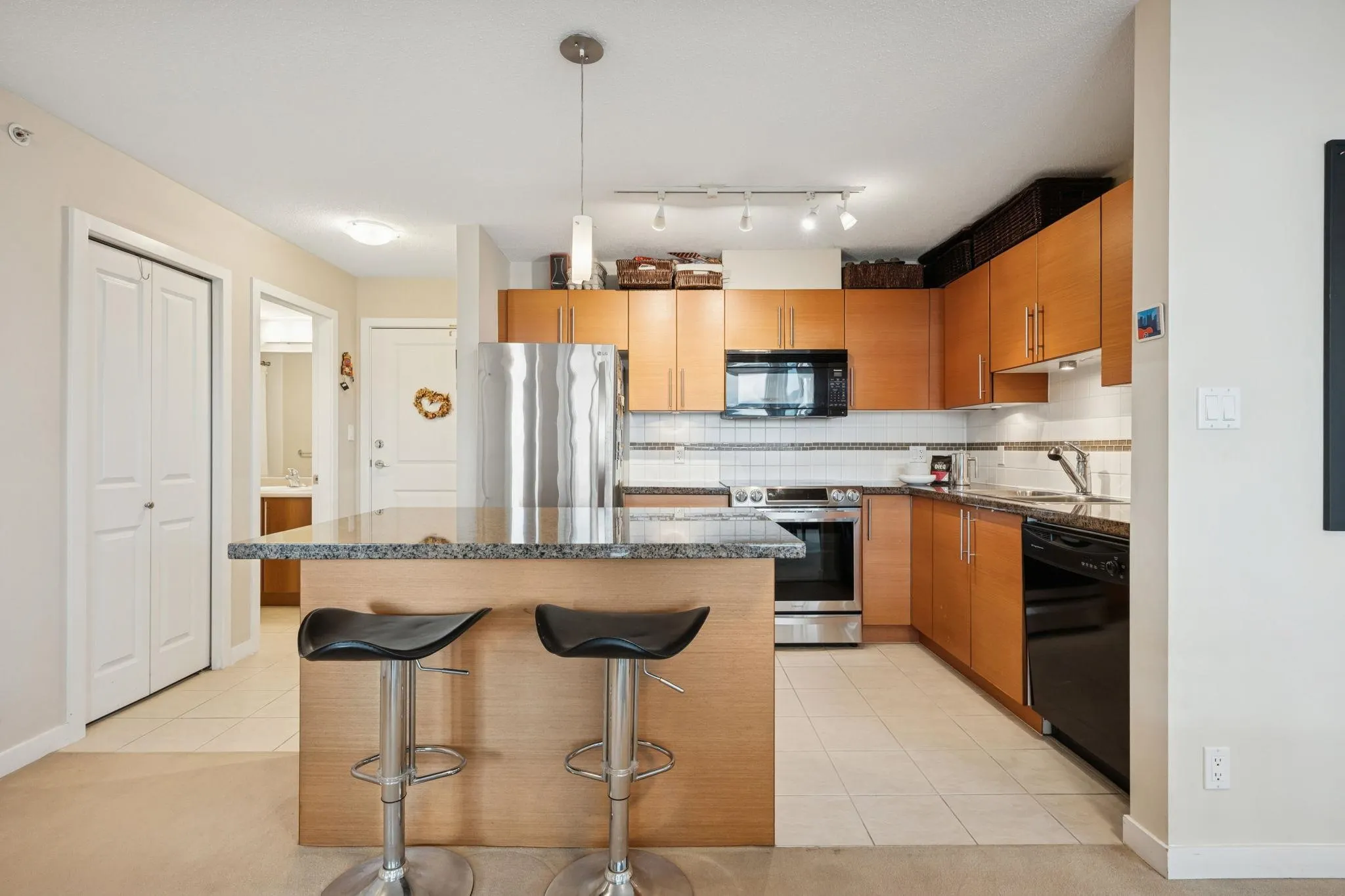 2225 Holdom Avenue #1402