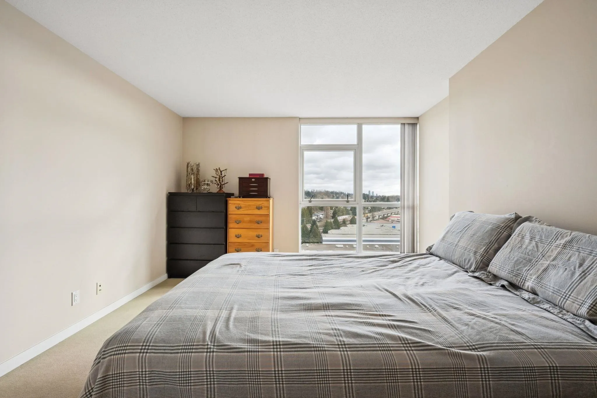 2225 Holdom Avenue #1402