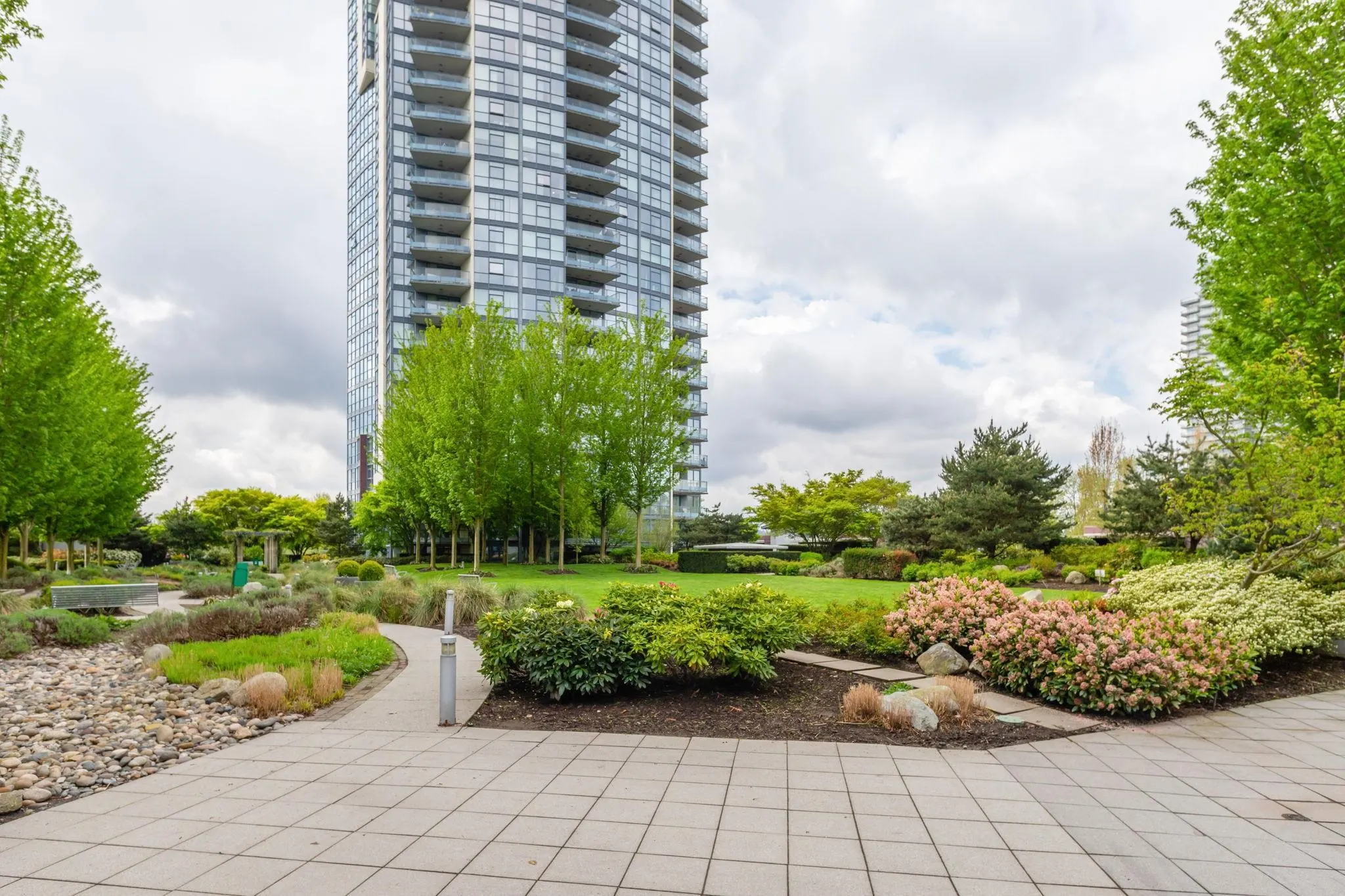2225 Holdom Avenue #1402