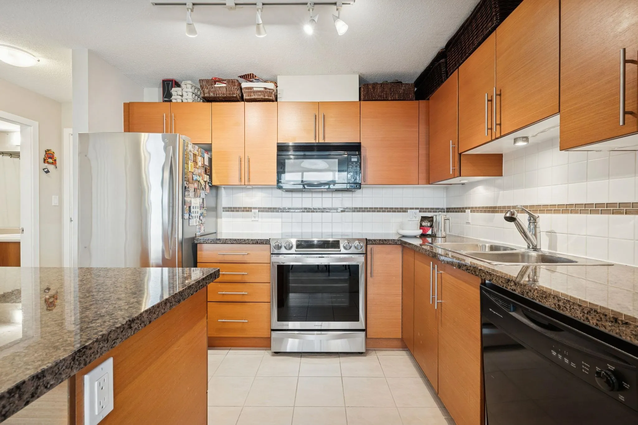2225 Holdom Avenue #1402