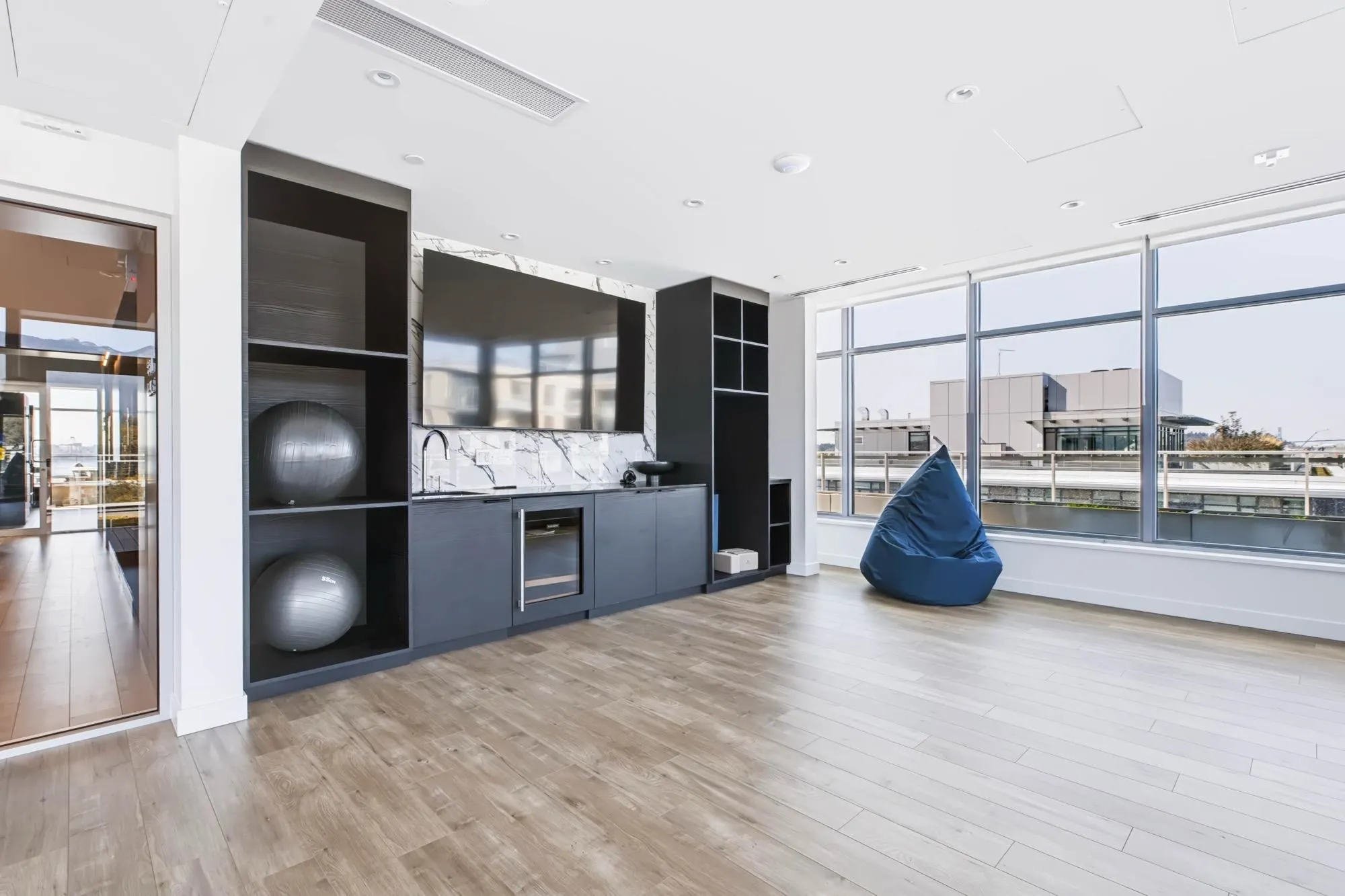 777 Harbour Way #704