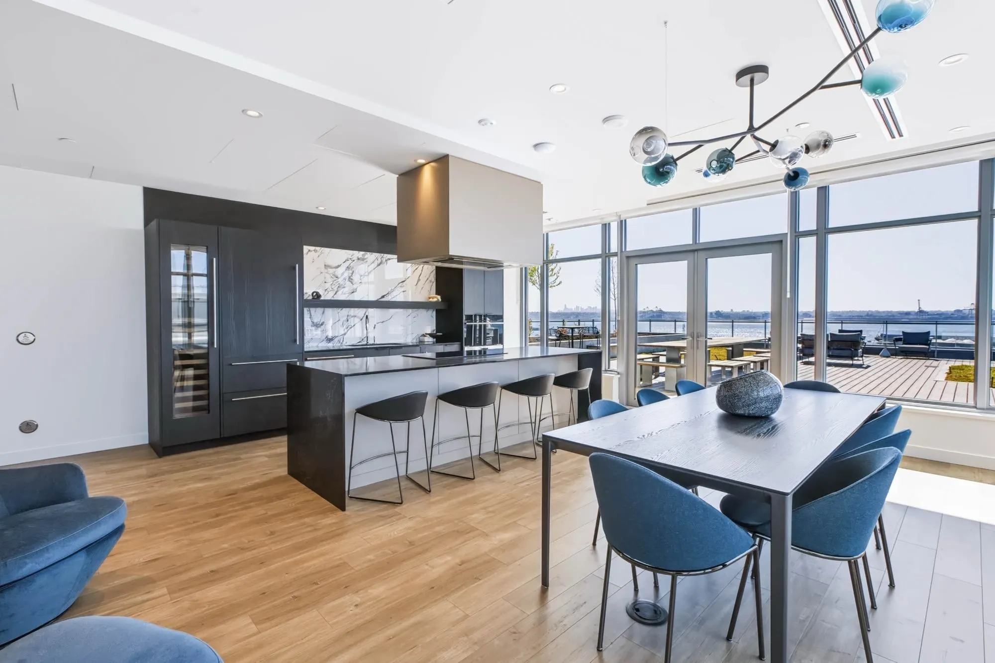 777 Harbour Way #704