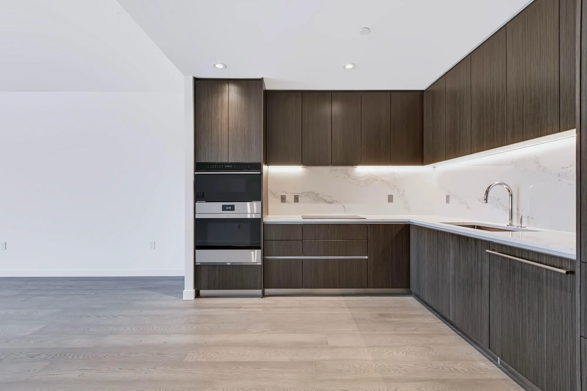 777 Harbour Way #704