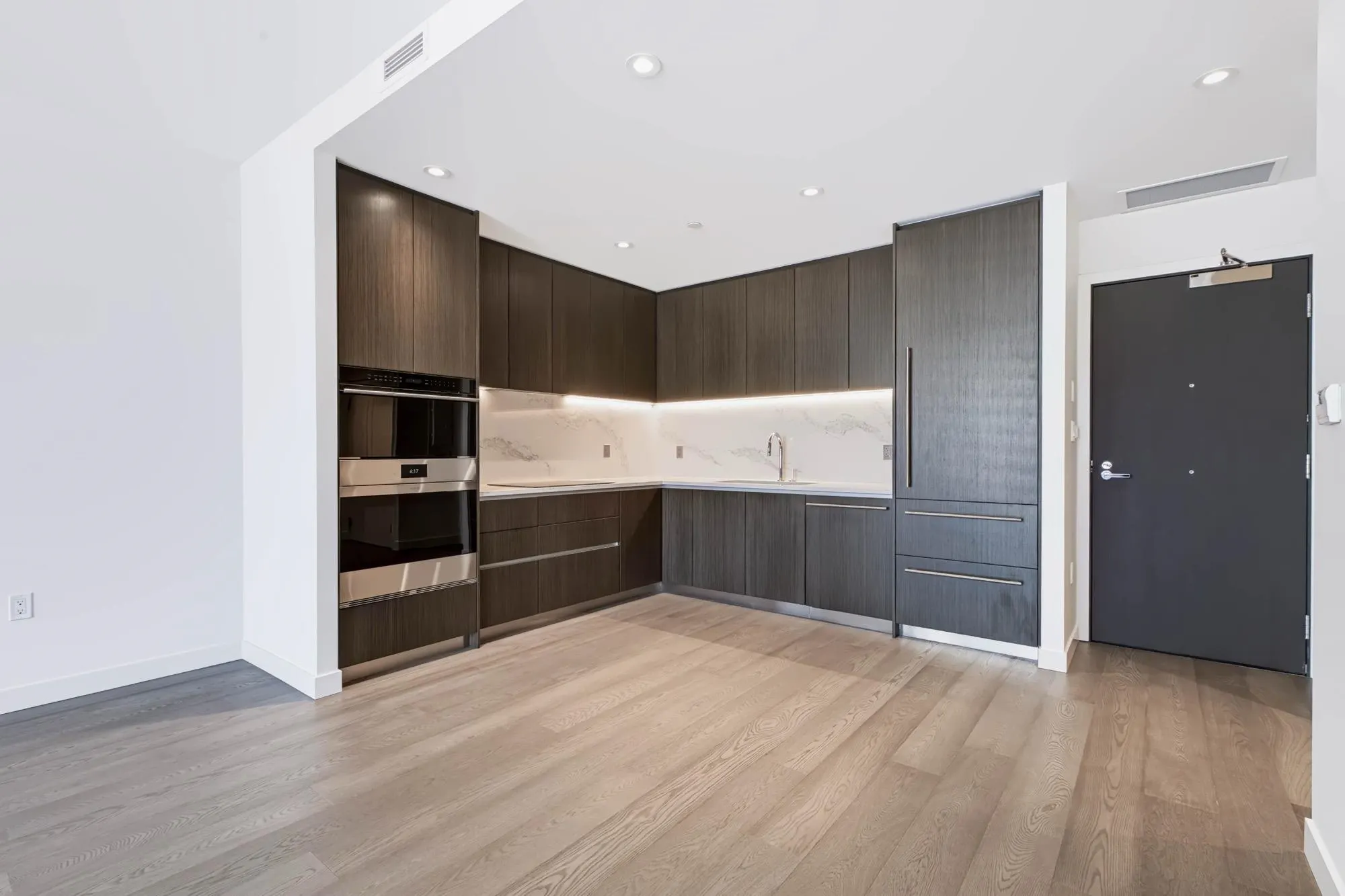 777 Harbour Way #704