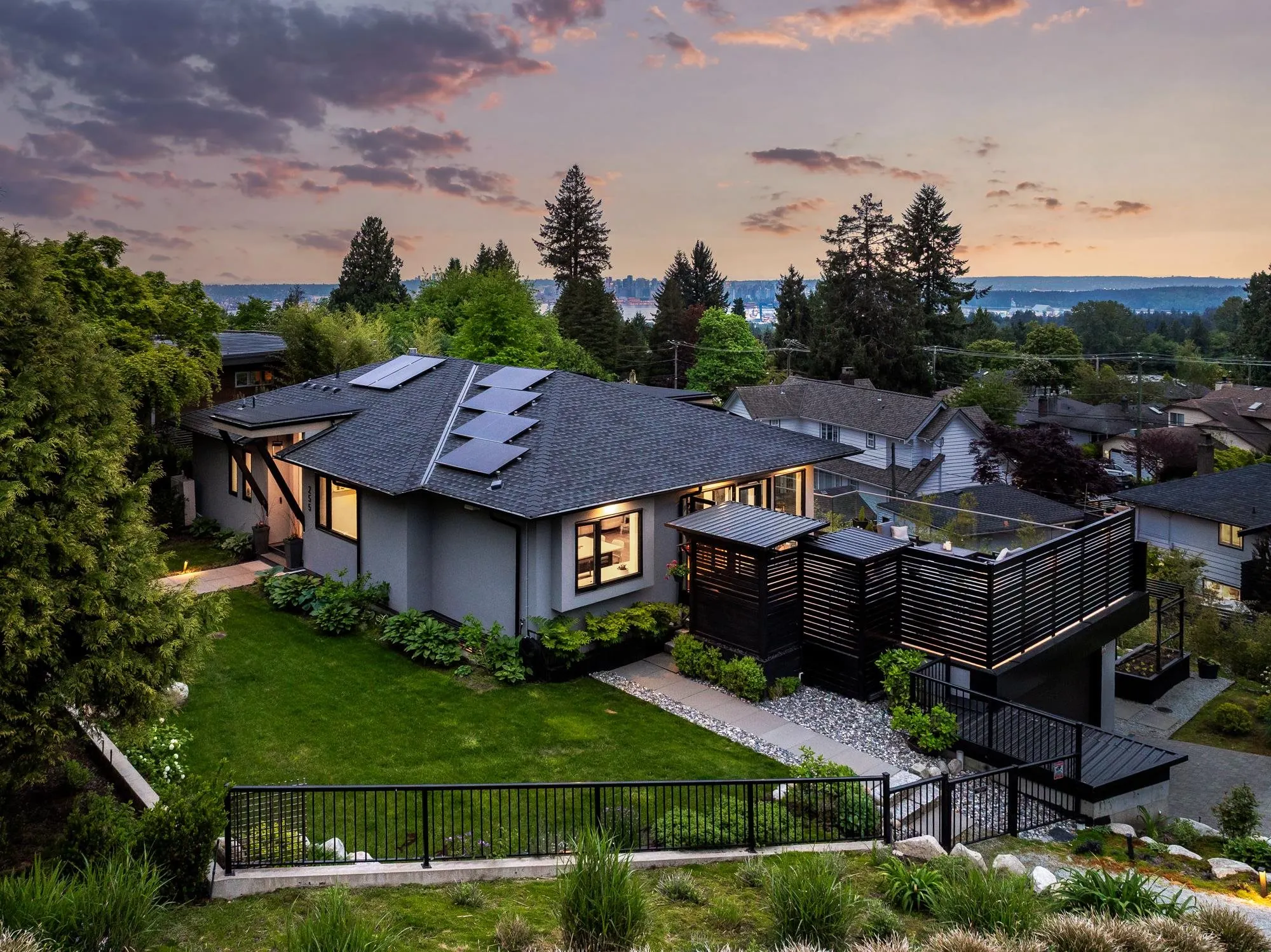 255 Sandringham Crescent