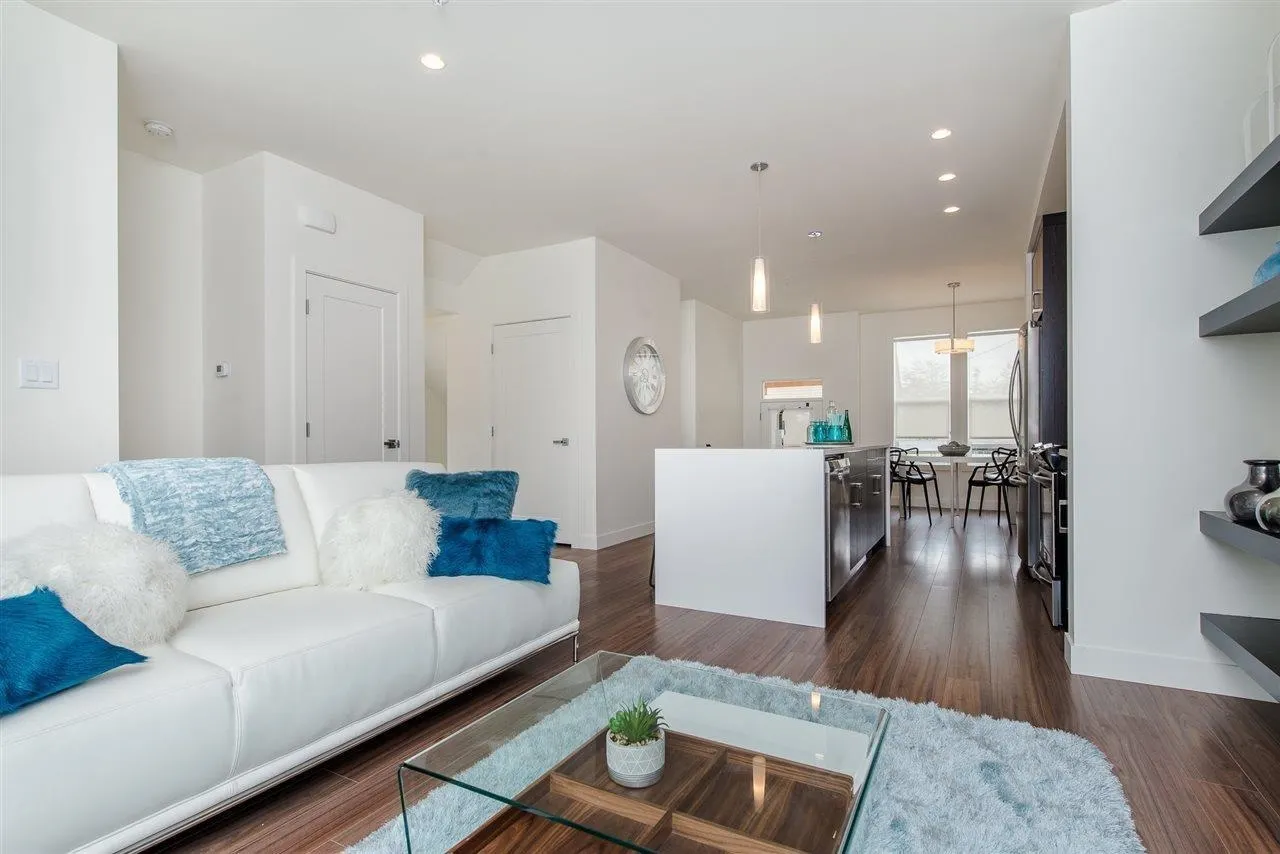 45455 Spadina Avenue #6