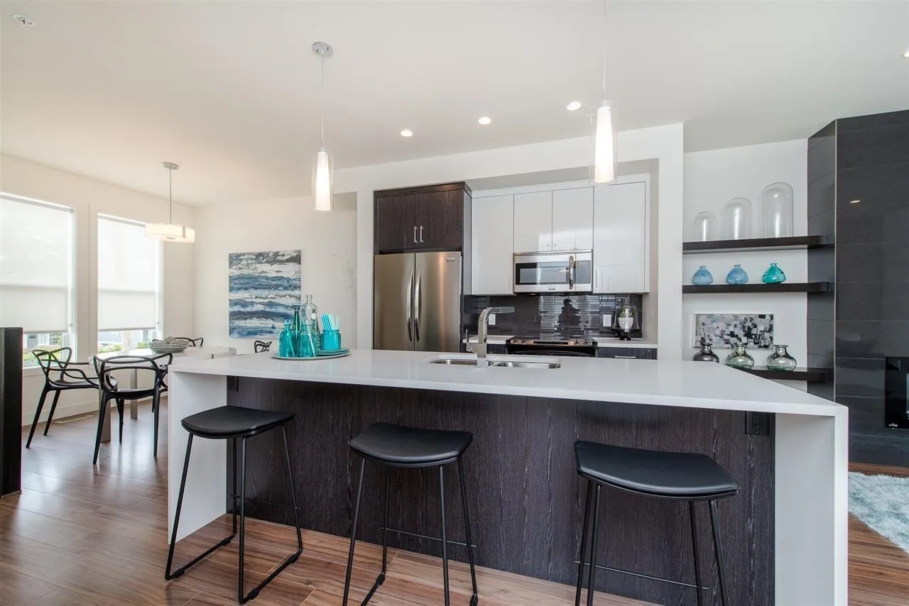 45455 Spadina Avenue #6