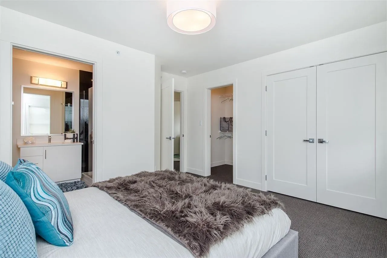 45455 Spadina Avenue #6