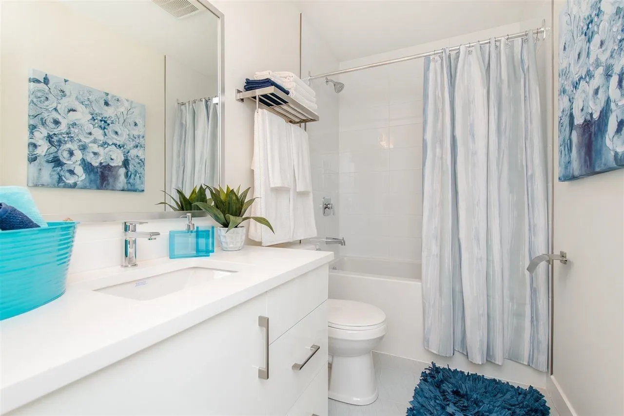 45455 Spadina Avenue #6