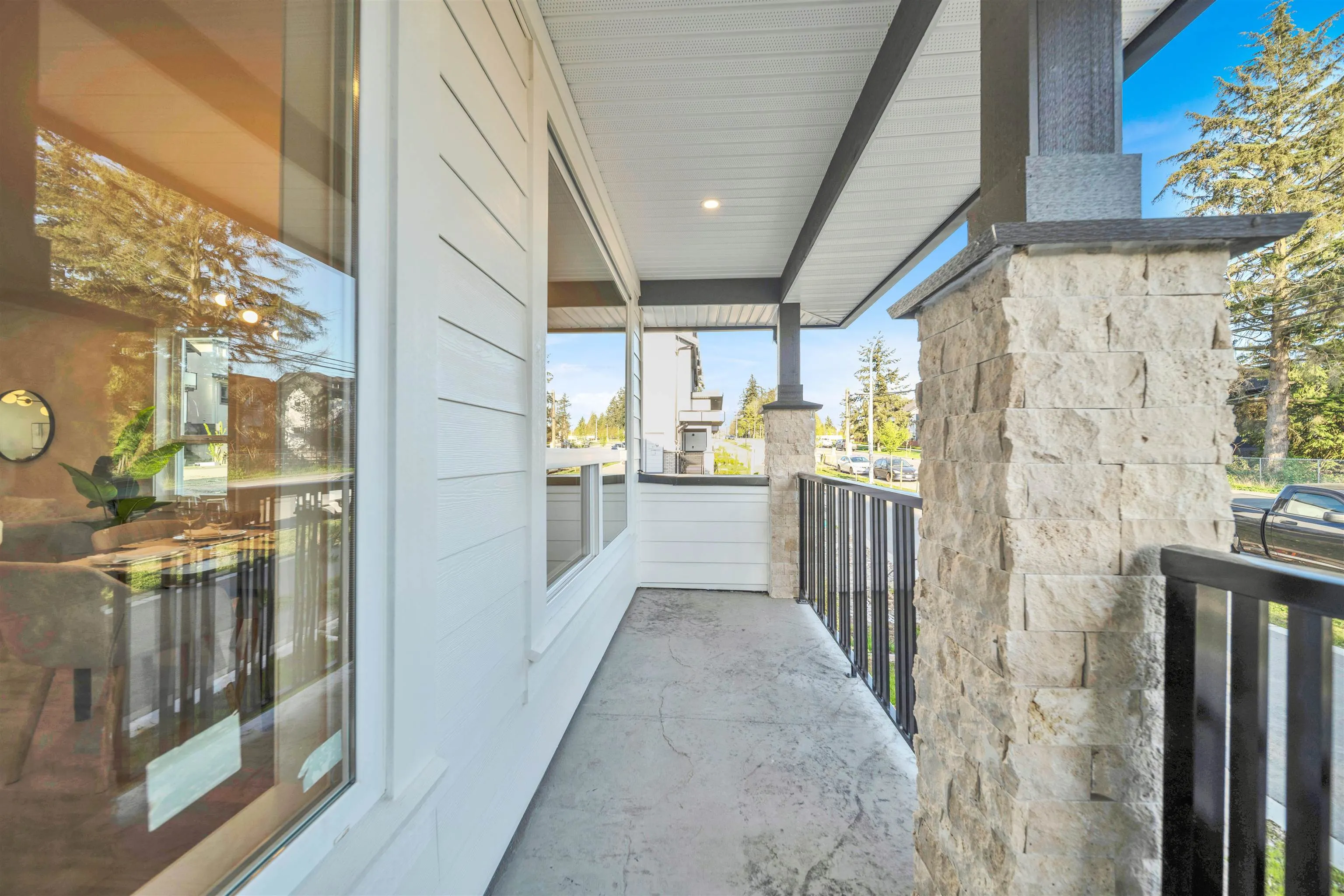 16487 20 Avenue