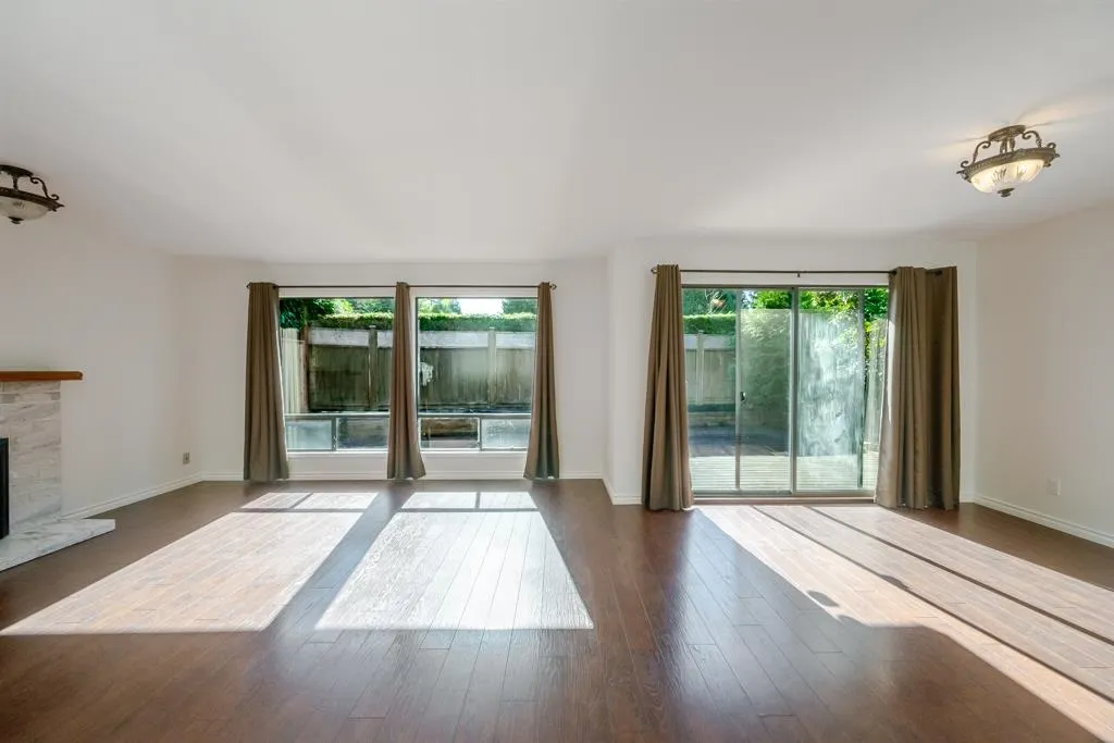 14988 Southmere Close