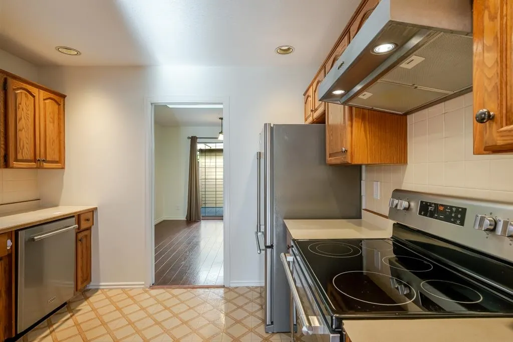 14988 Southmere Close