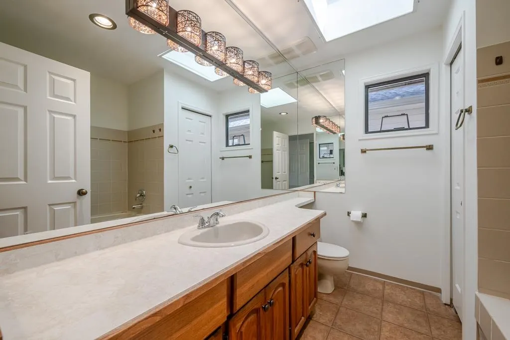 14988 Southmere Close