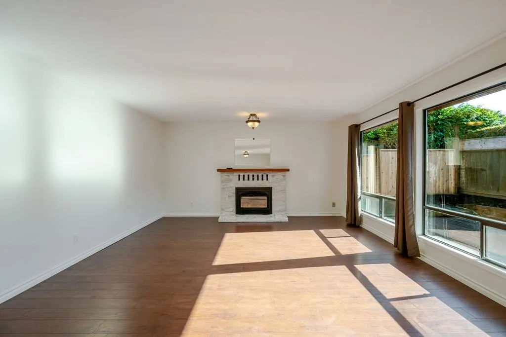 14988 Southmere Close