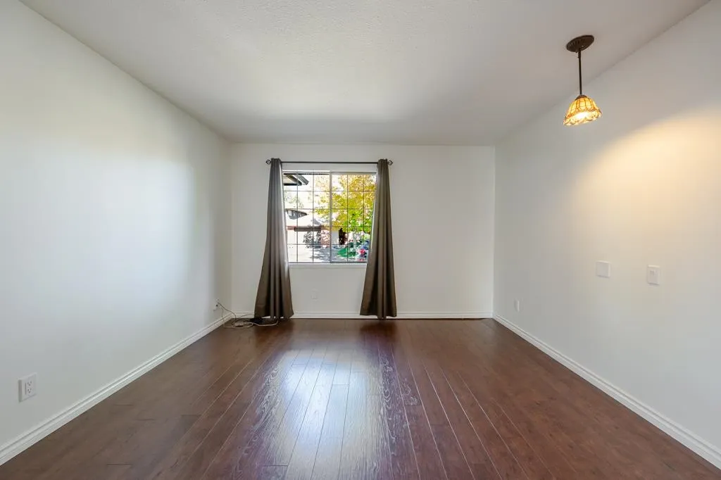 14988 Southmere Close