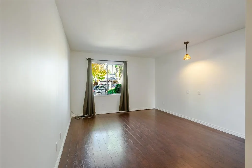 14988 Southmere Close