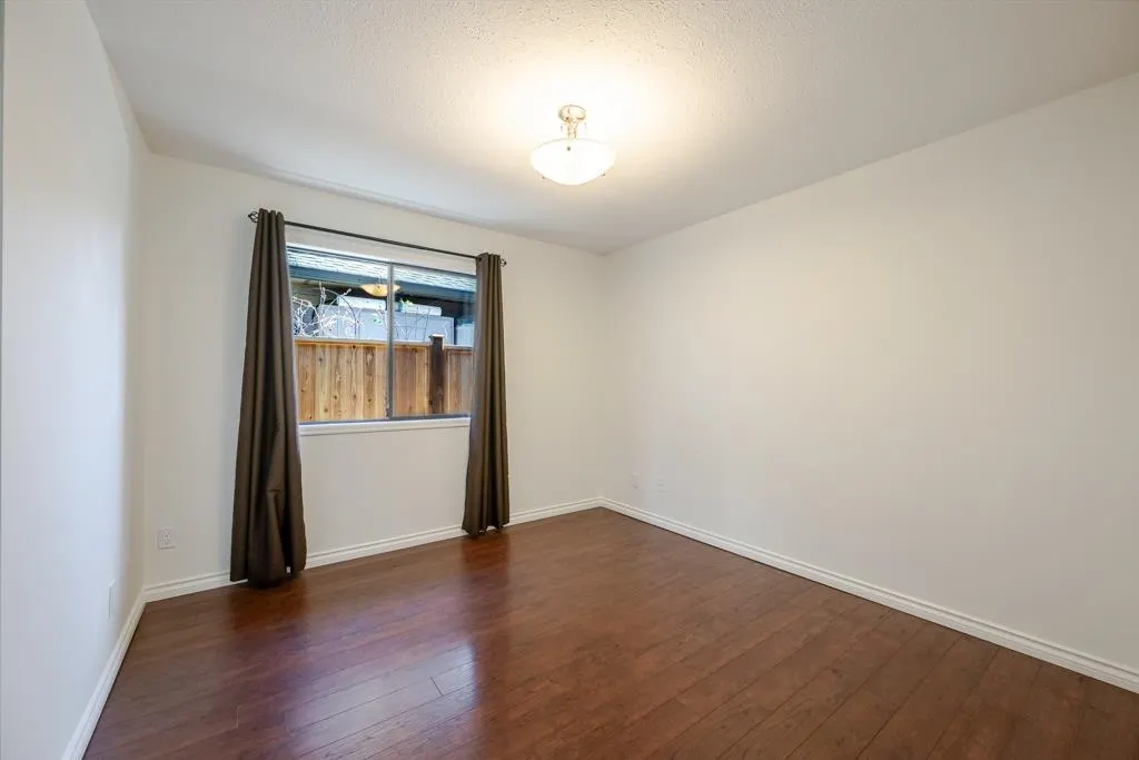 14988 Southmere Close
