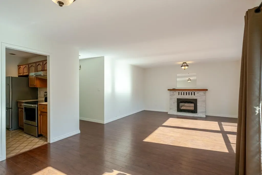 14988 Southmere Close