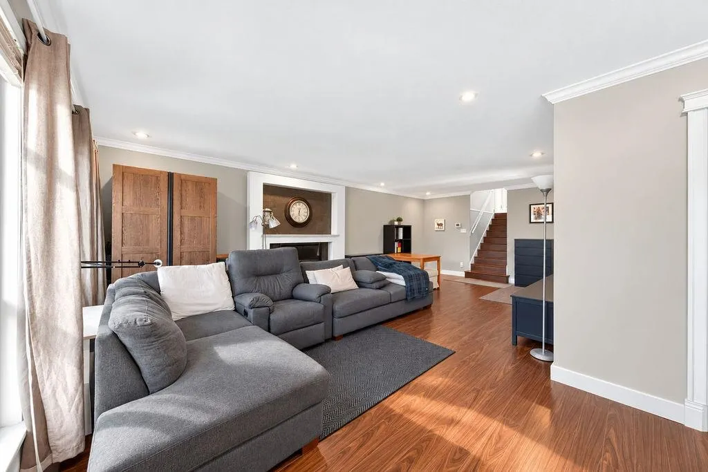 10180 Cornerbrook Crescent