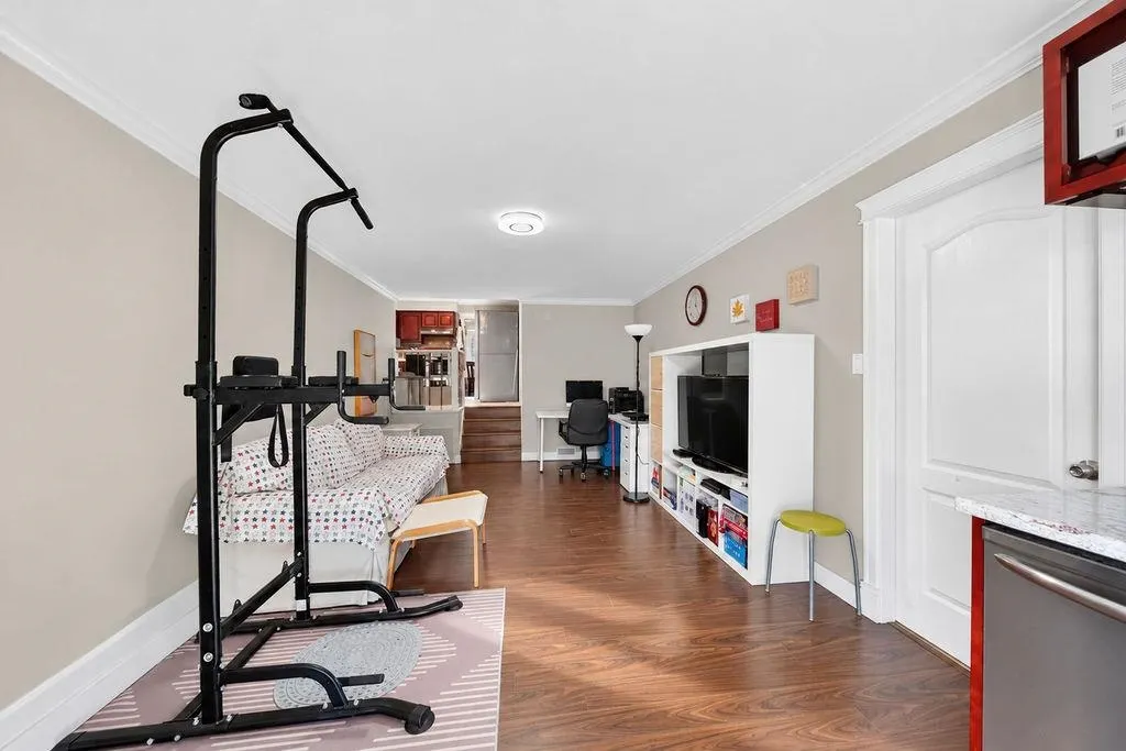 10180 Cornerbrook Crescent