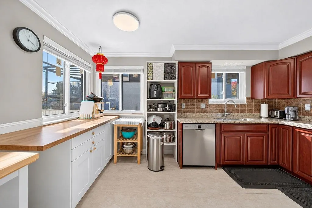 10180 Cornerbrook Crescent