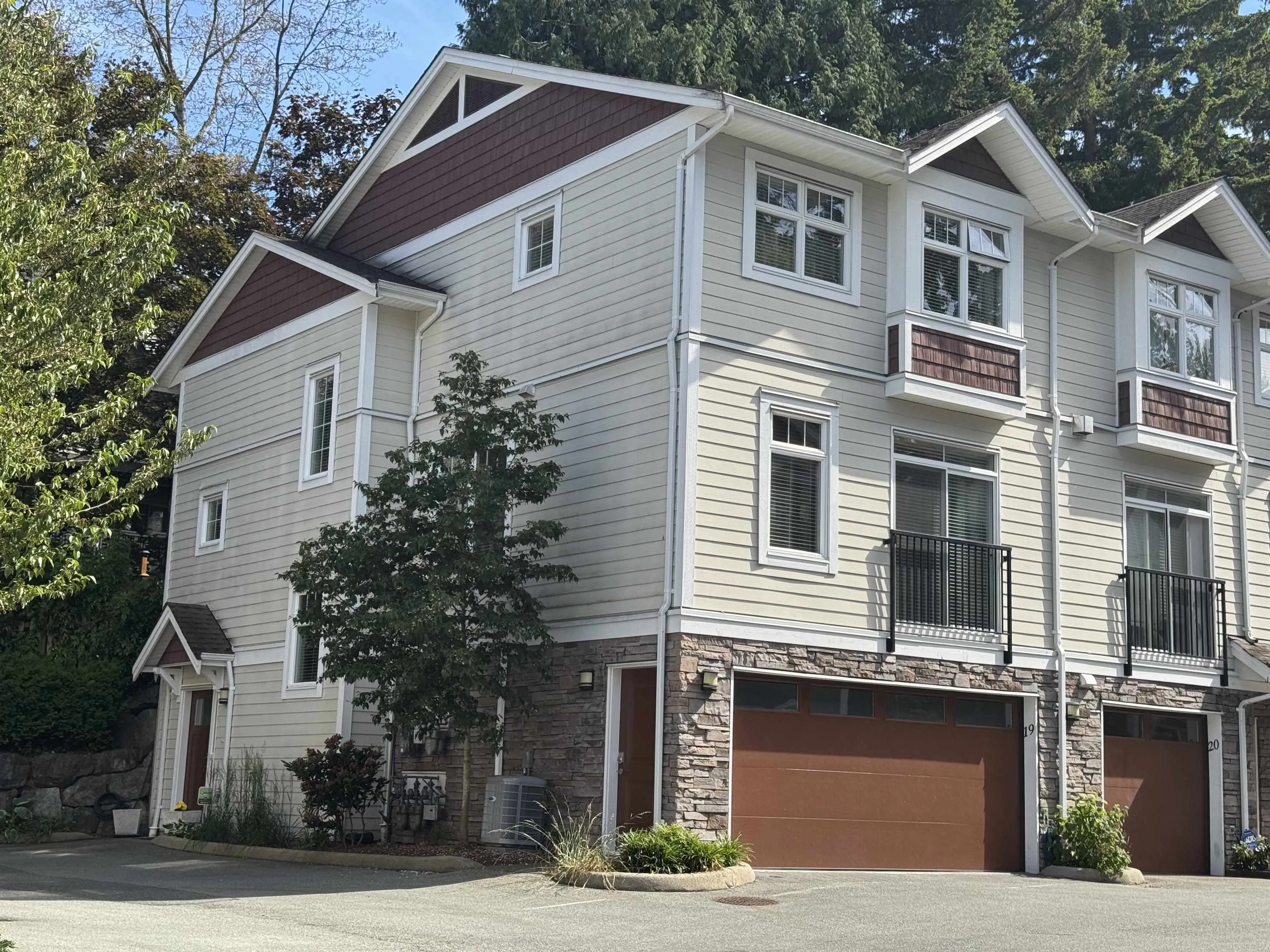 2689 Parkway Drive #19