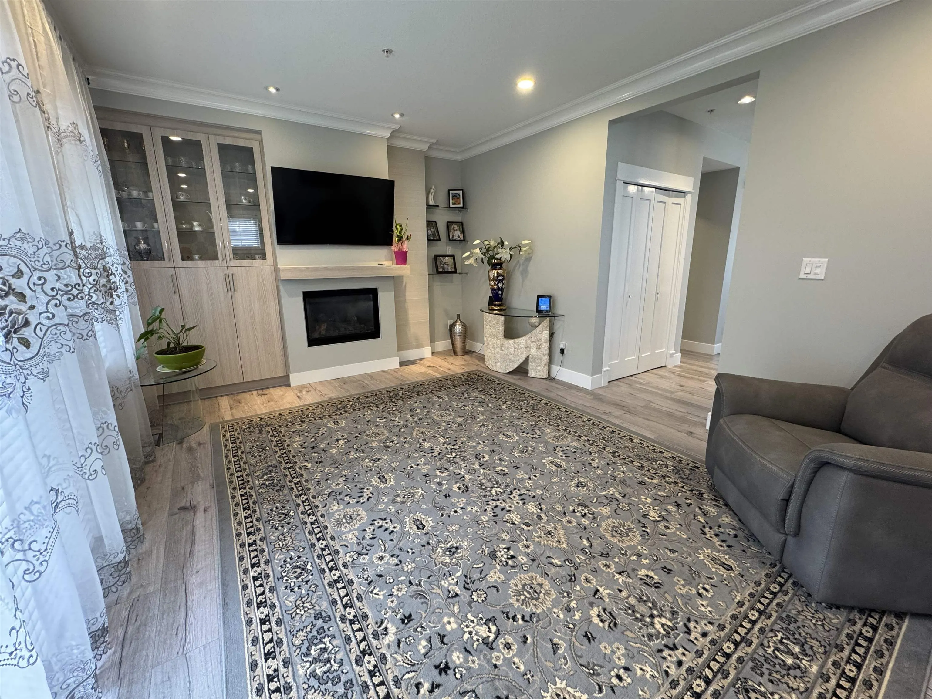 2689 Parkway Drive #19