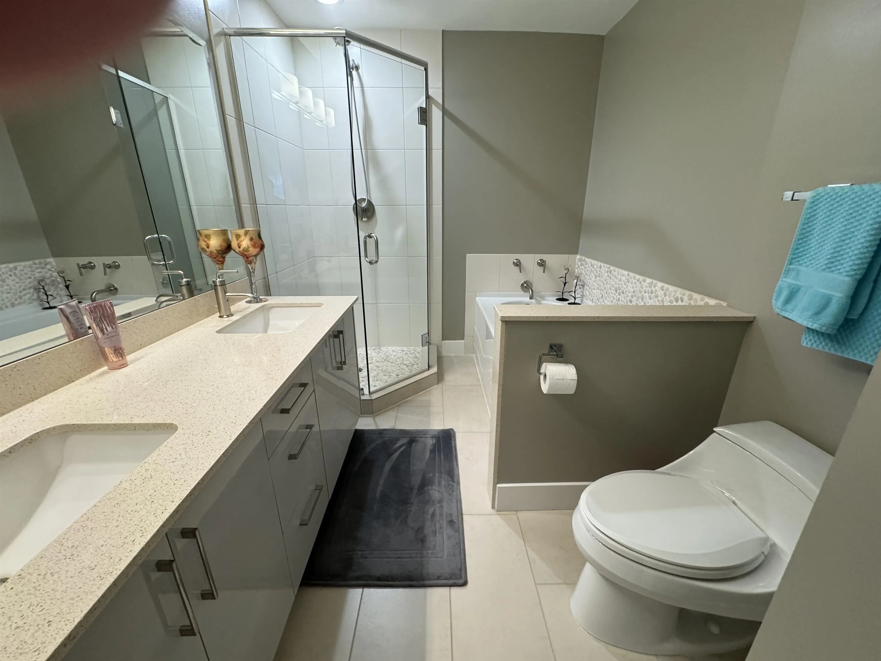 2689 Parkway Drive #19