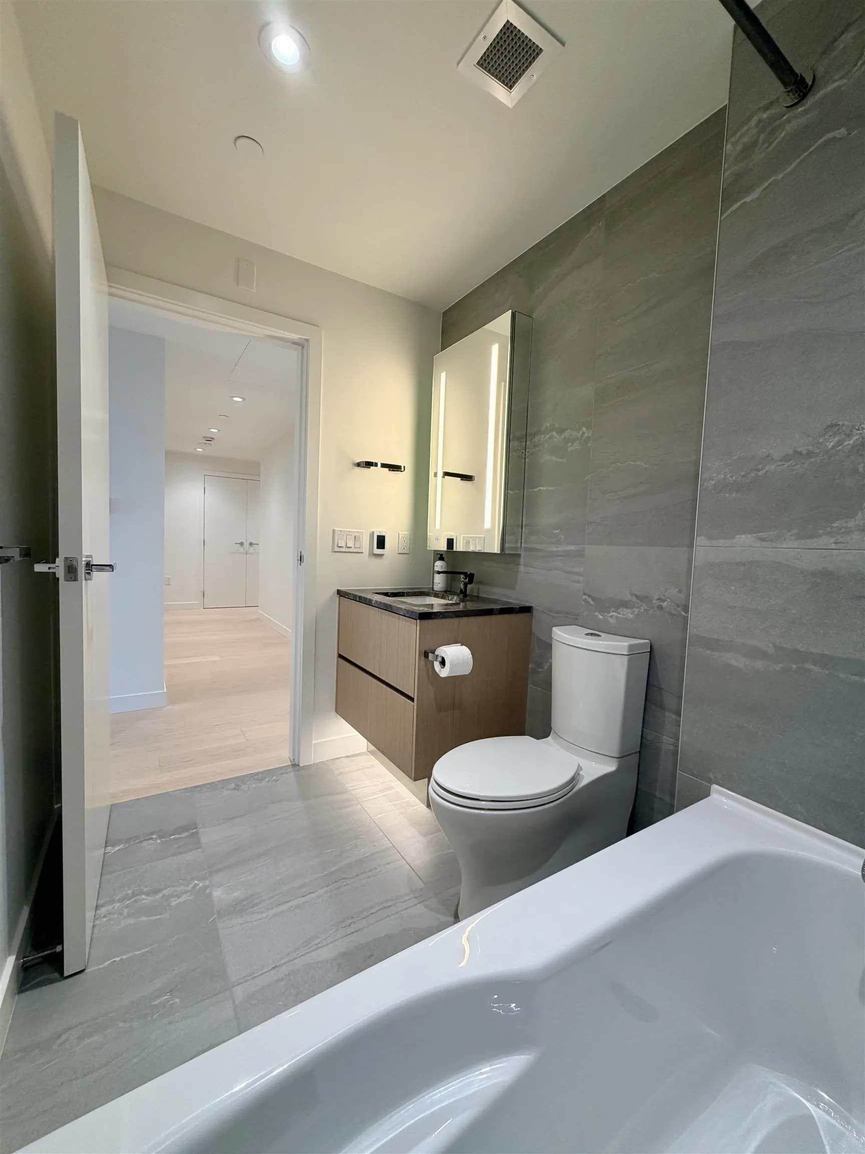 785 Harbour Way #304