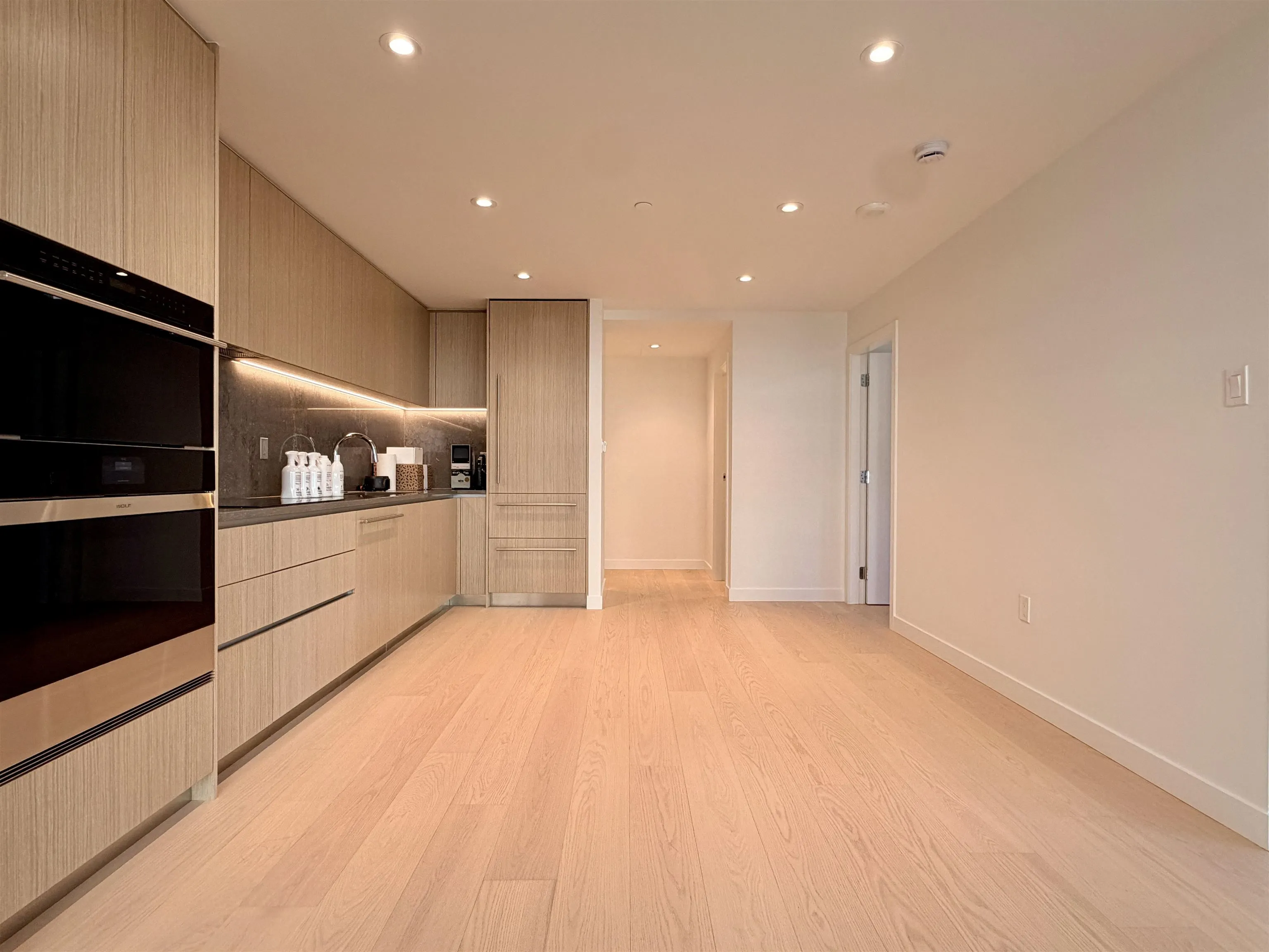 785 Harbour Way #304