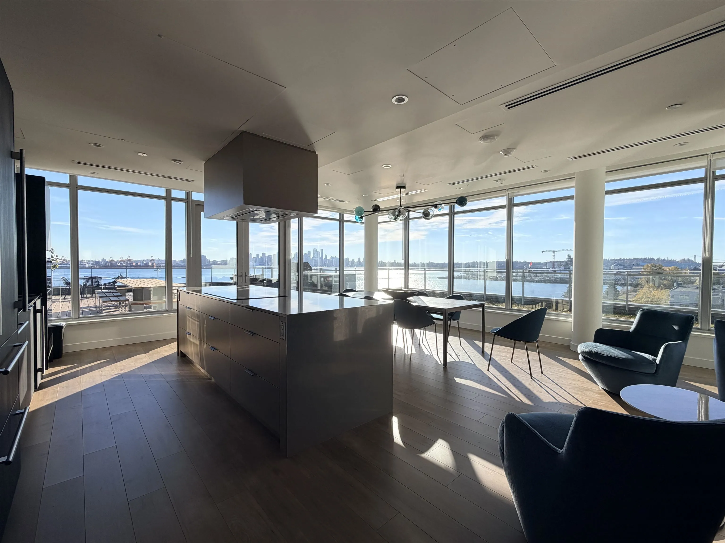 785 Harbour Way #304