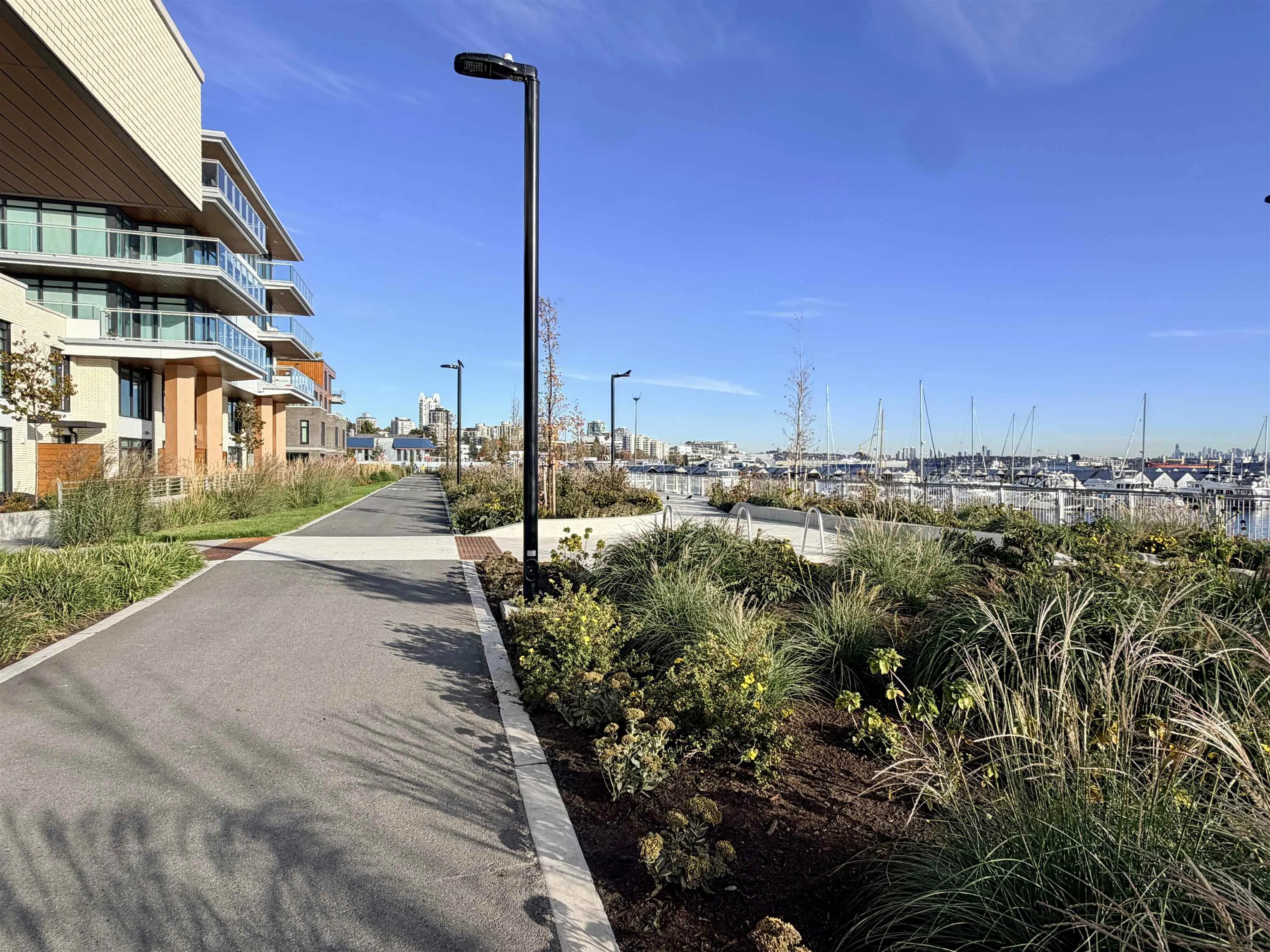 785 Harbour Way #304