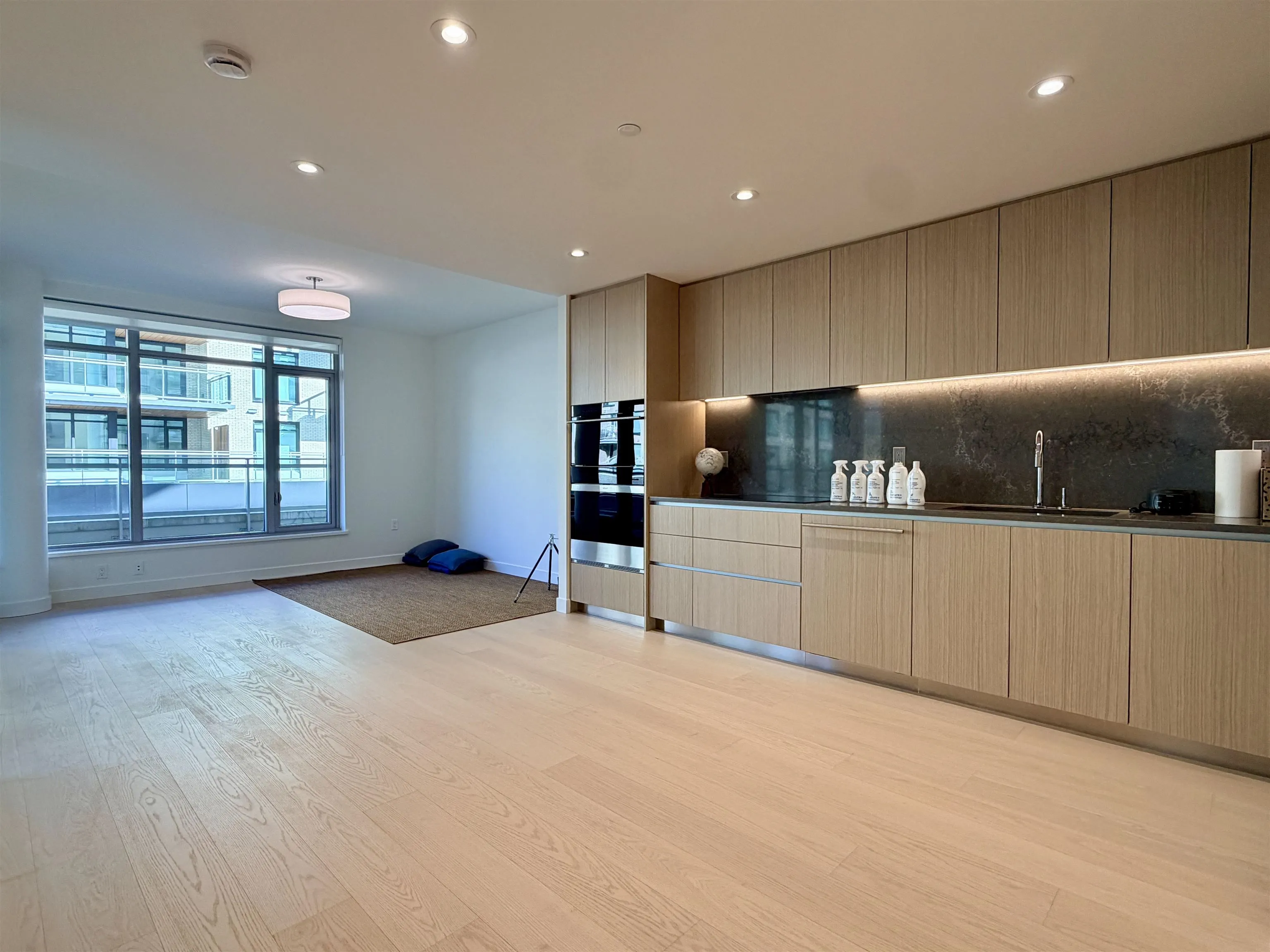 785 Harbour Way #304