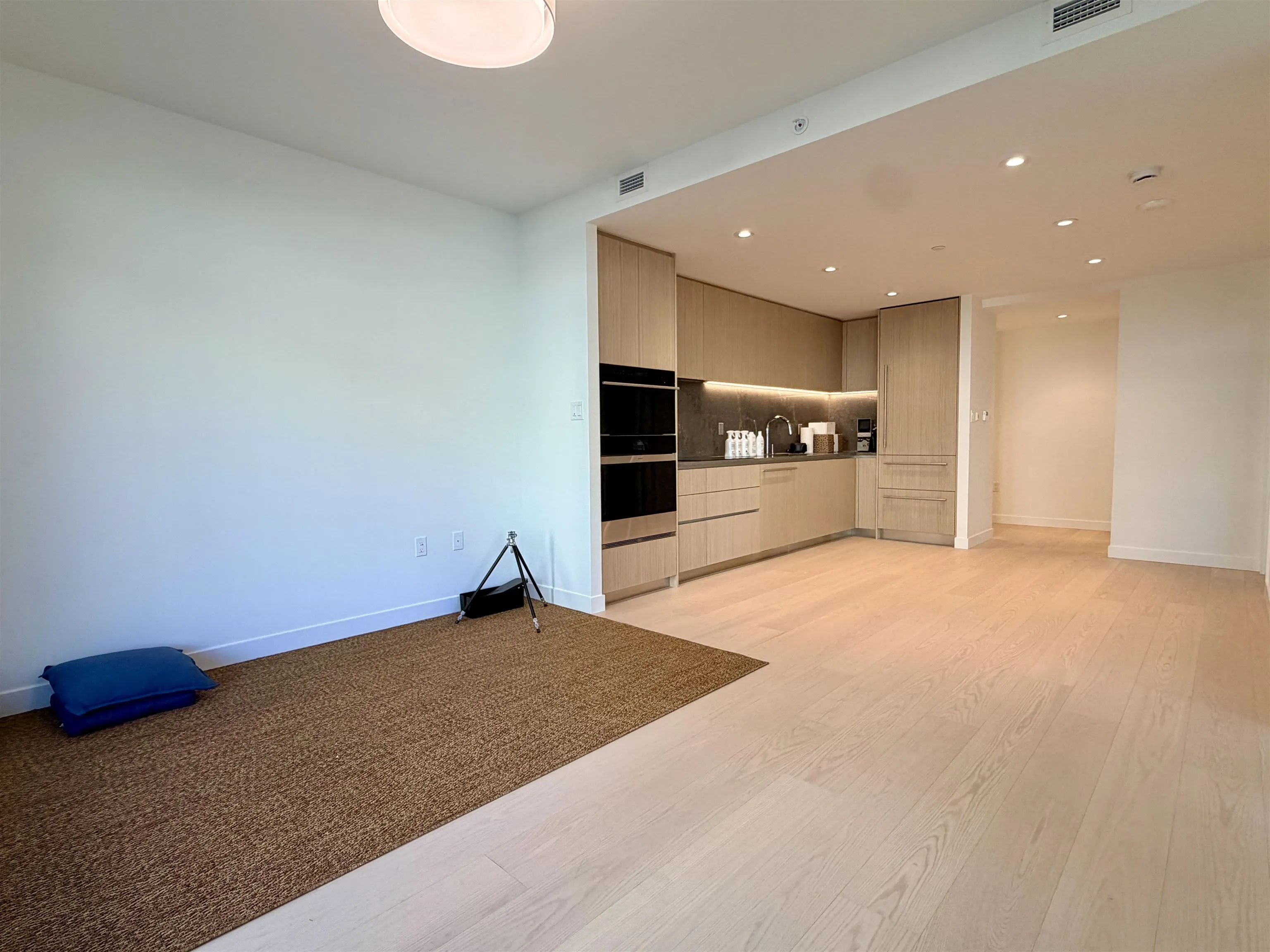 785 Harbour Way #304