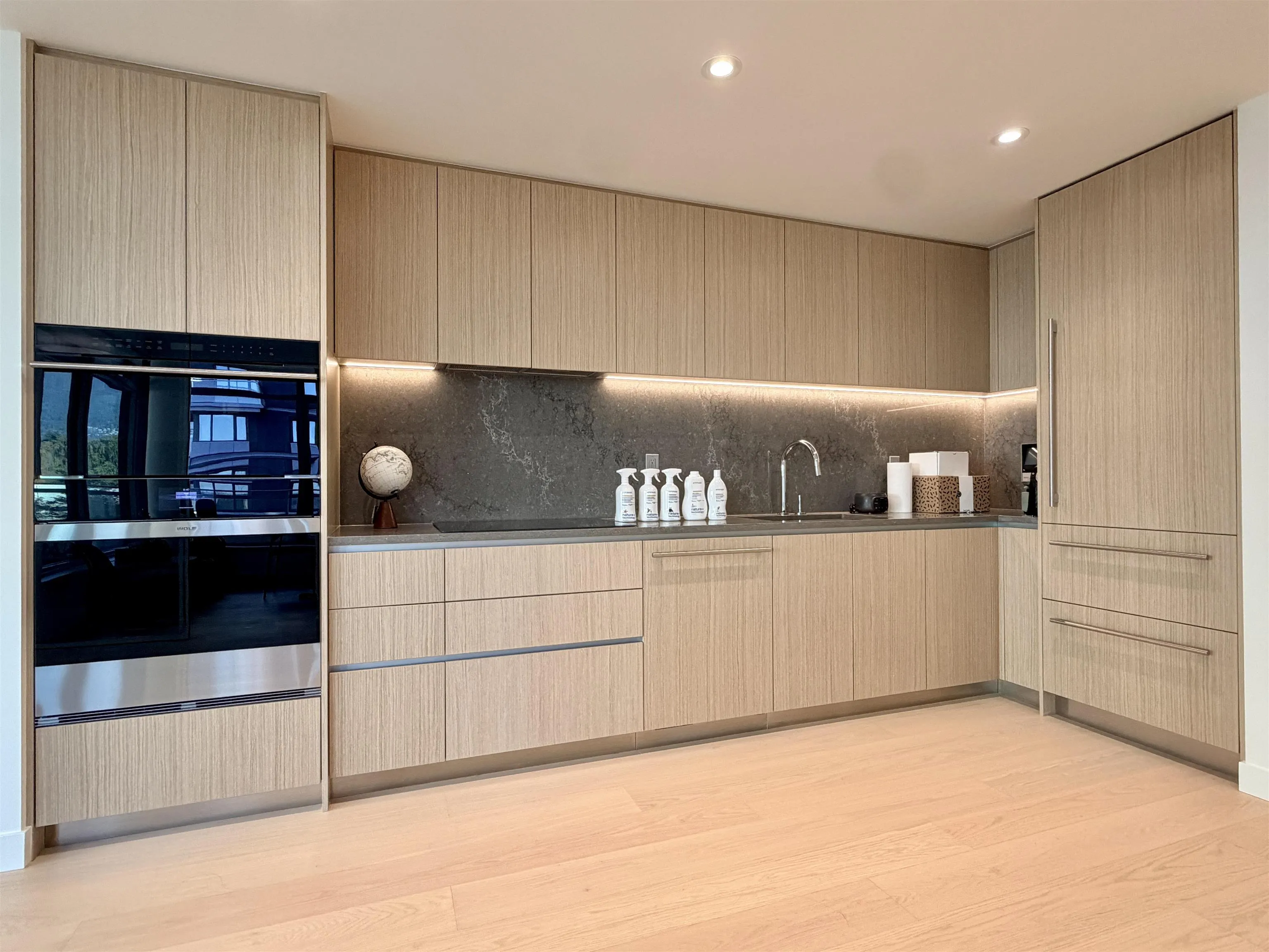 785 Harbour Way #304