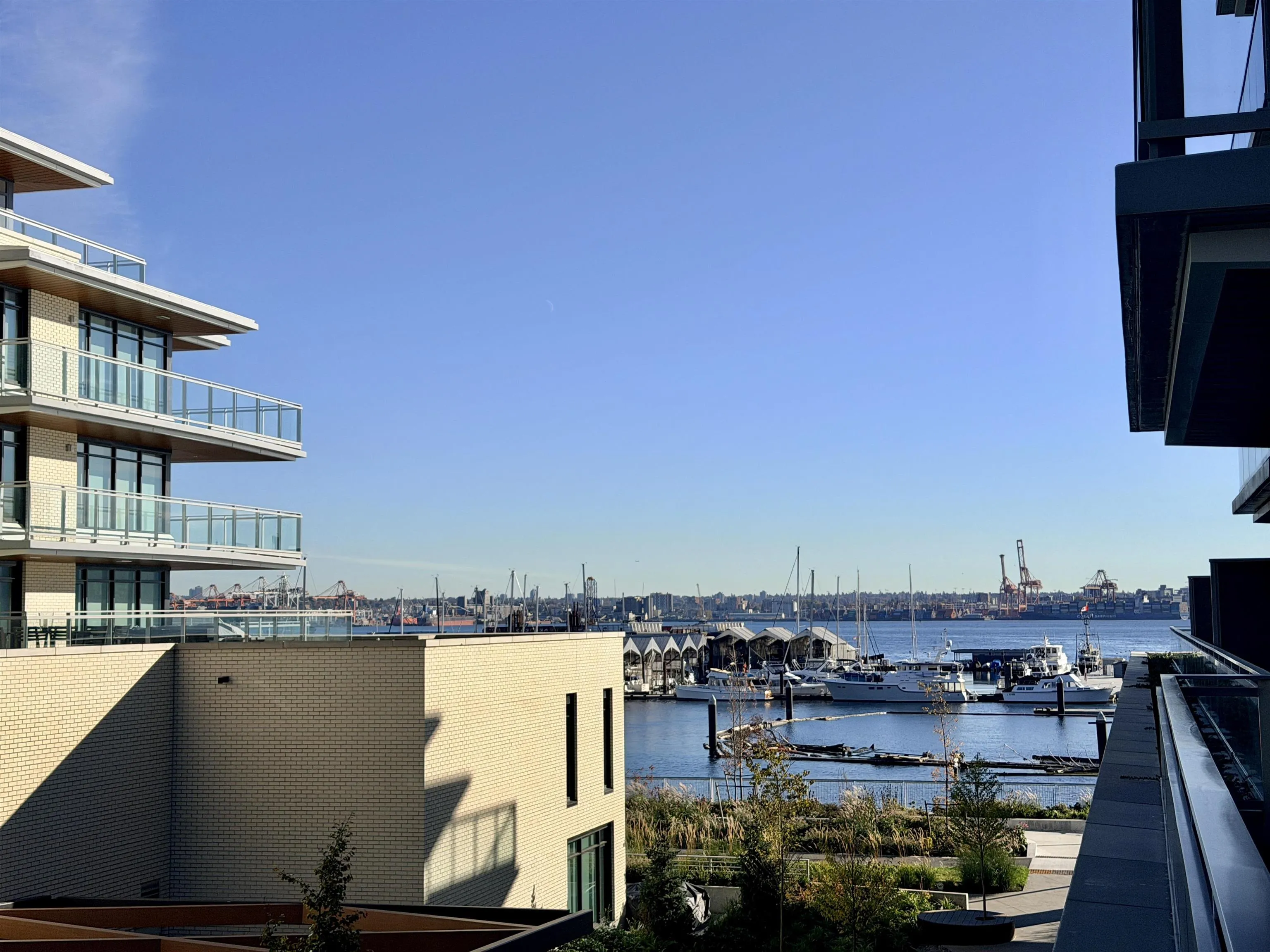 785 Harbour Way #304