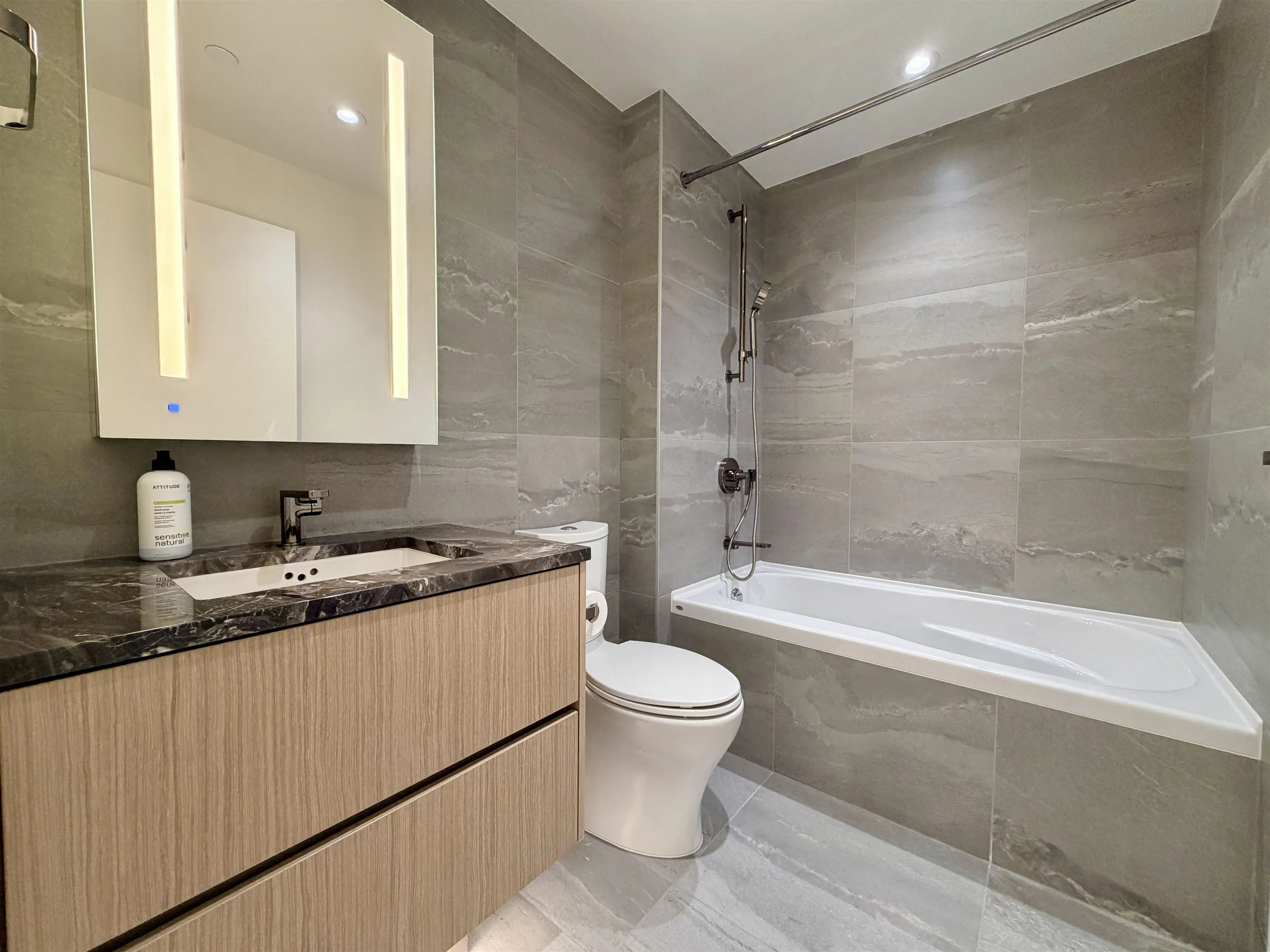 785 Harbour Way #304
