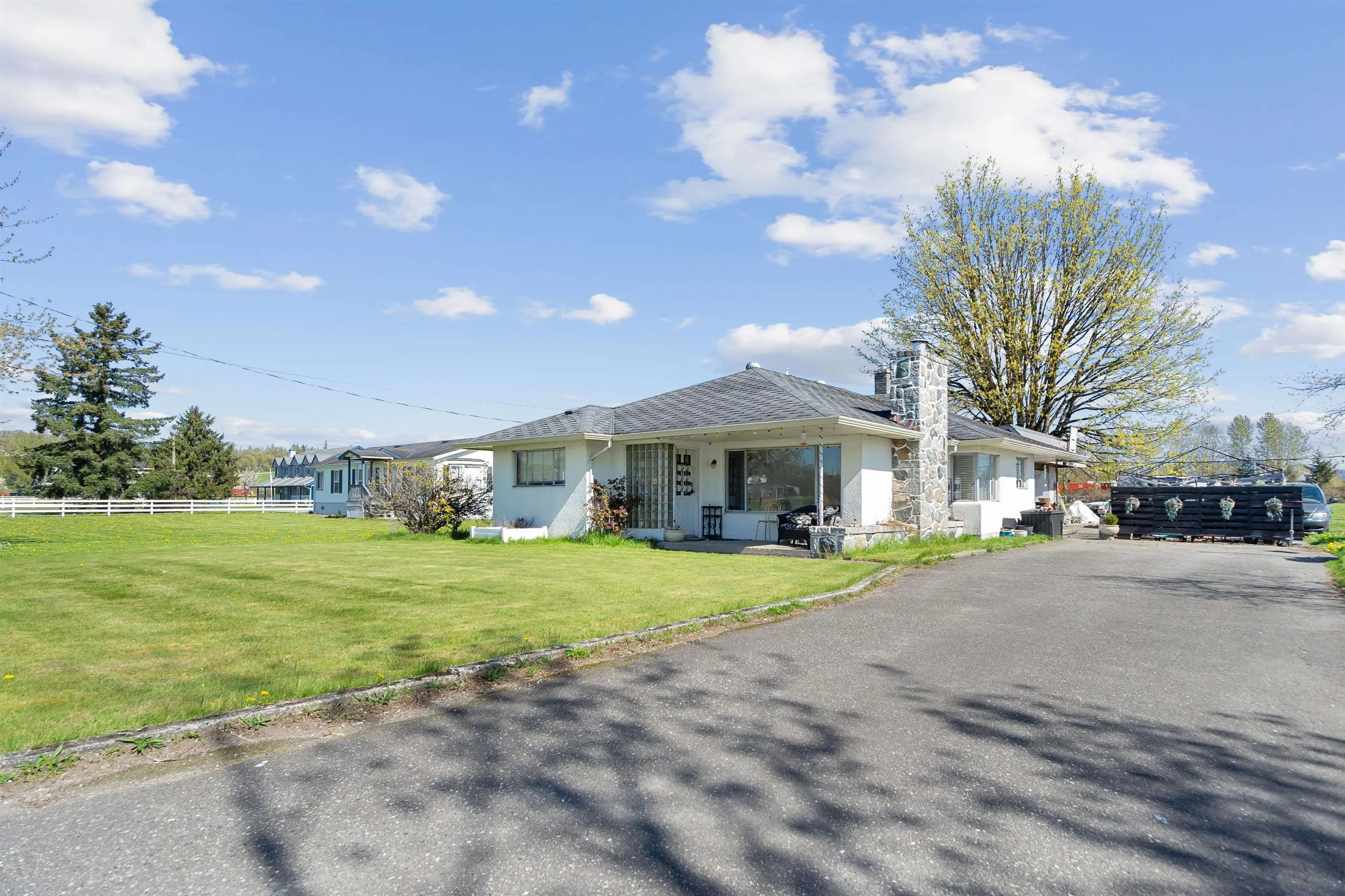 21533 Crush Crescent