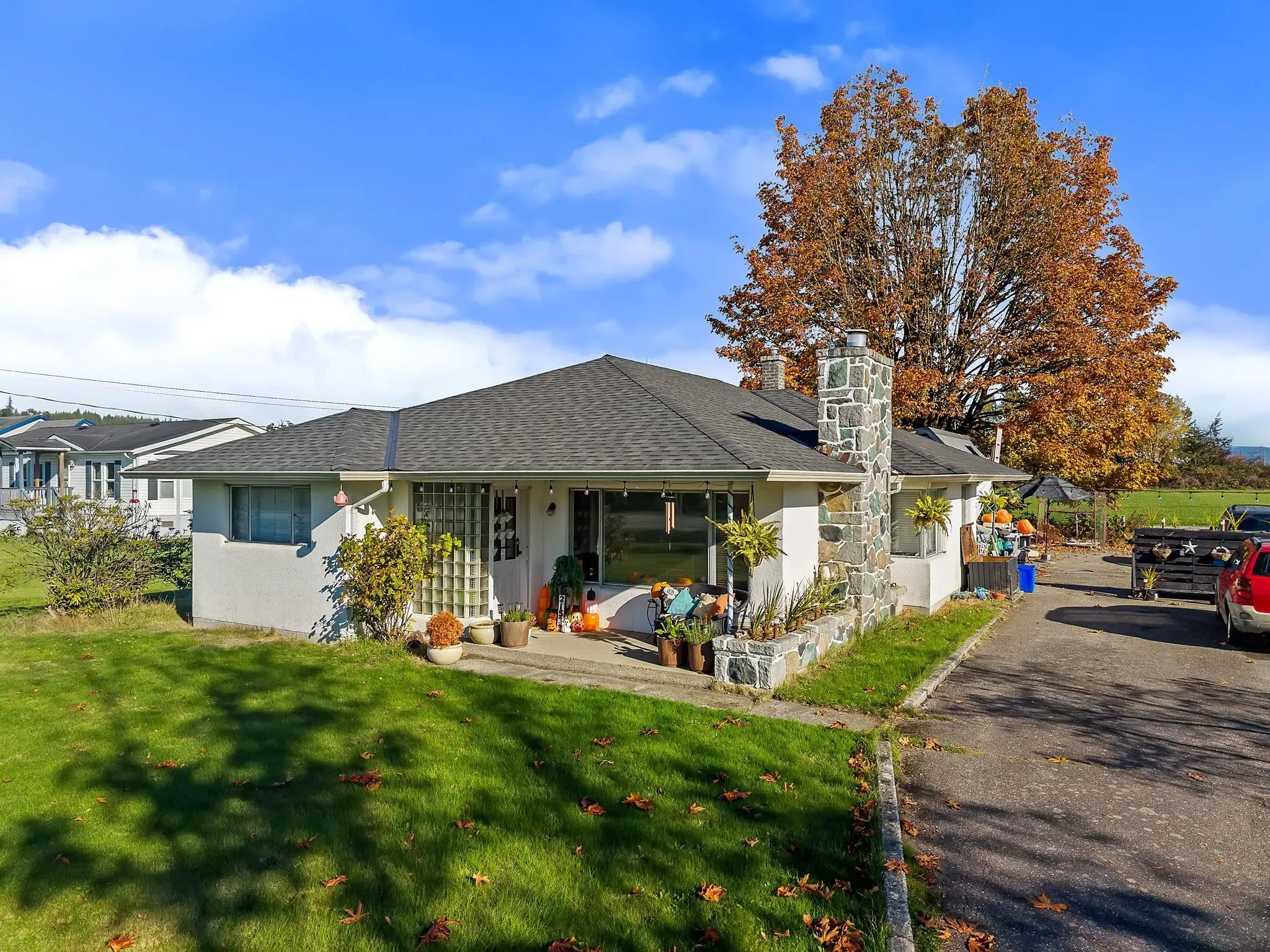 21533 Crush Crescent