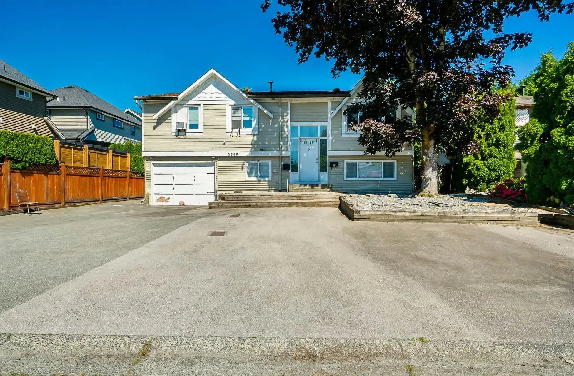 5886 184a Street