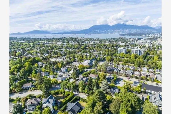 1775 Cedar Crescent