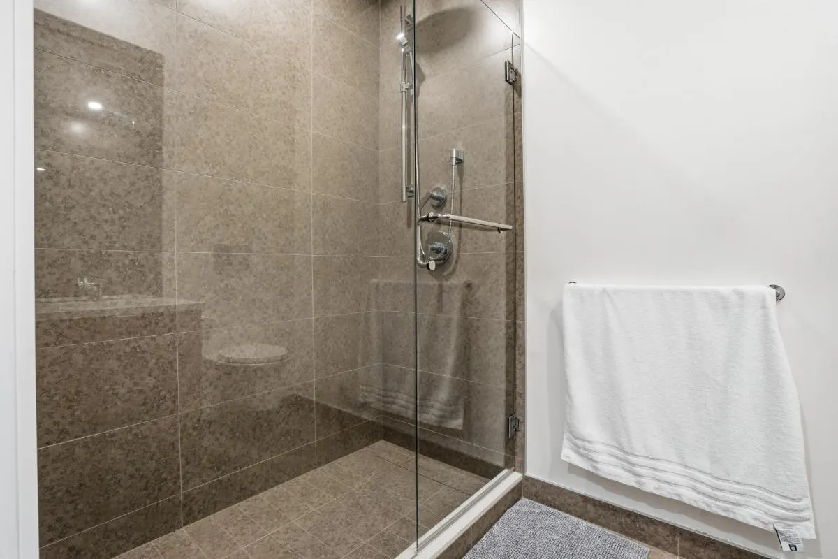 6707 Nelson Avenue #406