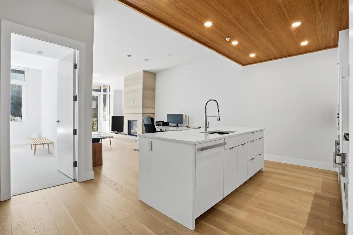 6707 Nelson Avenue #406
