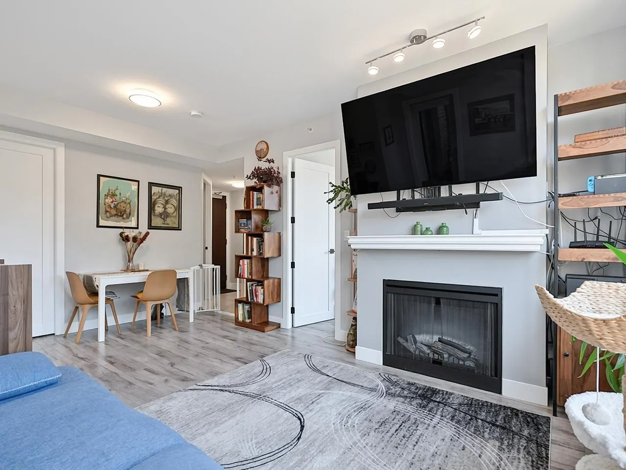 9300 University Crescent #401
